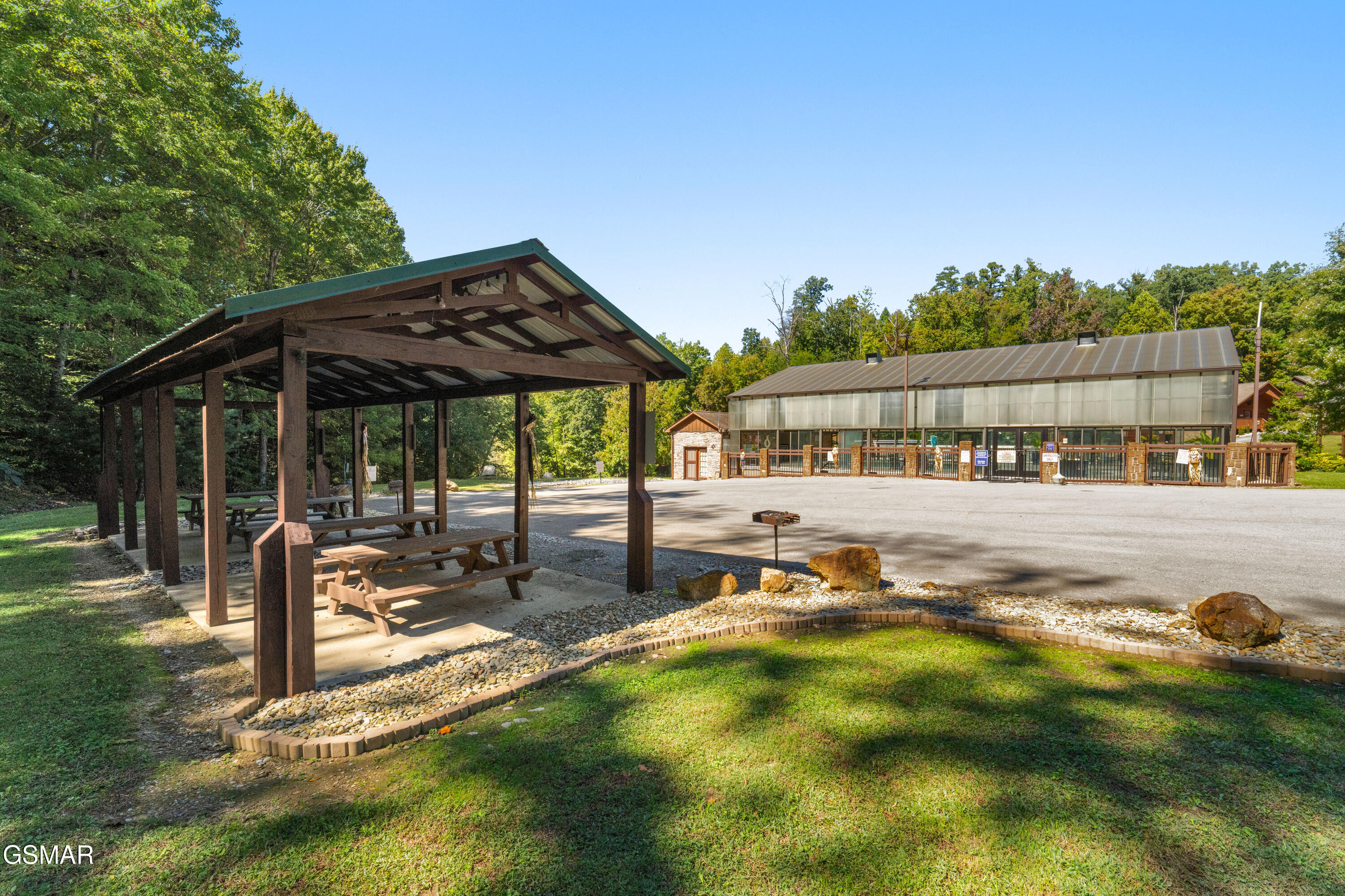 1642 Kissing Way Sevierville TN 37862