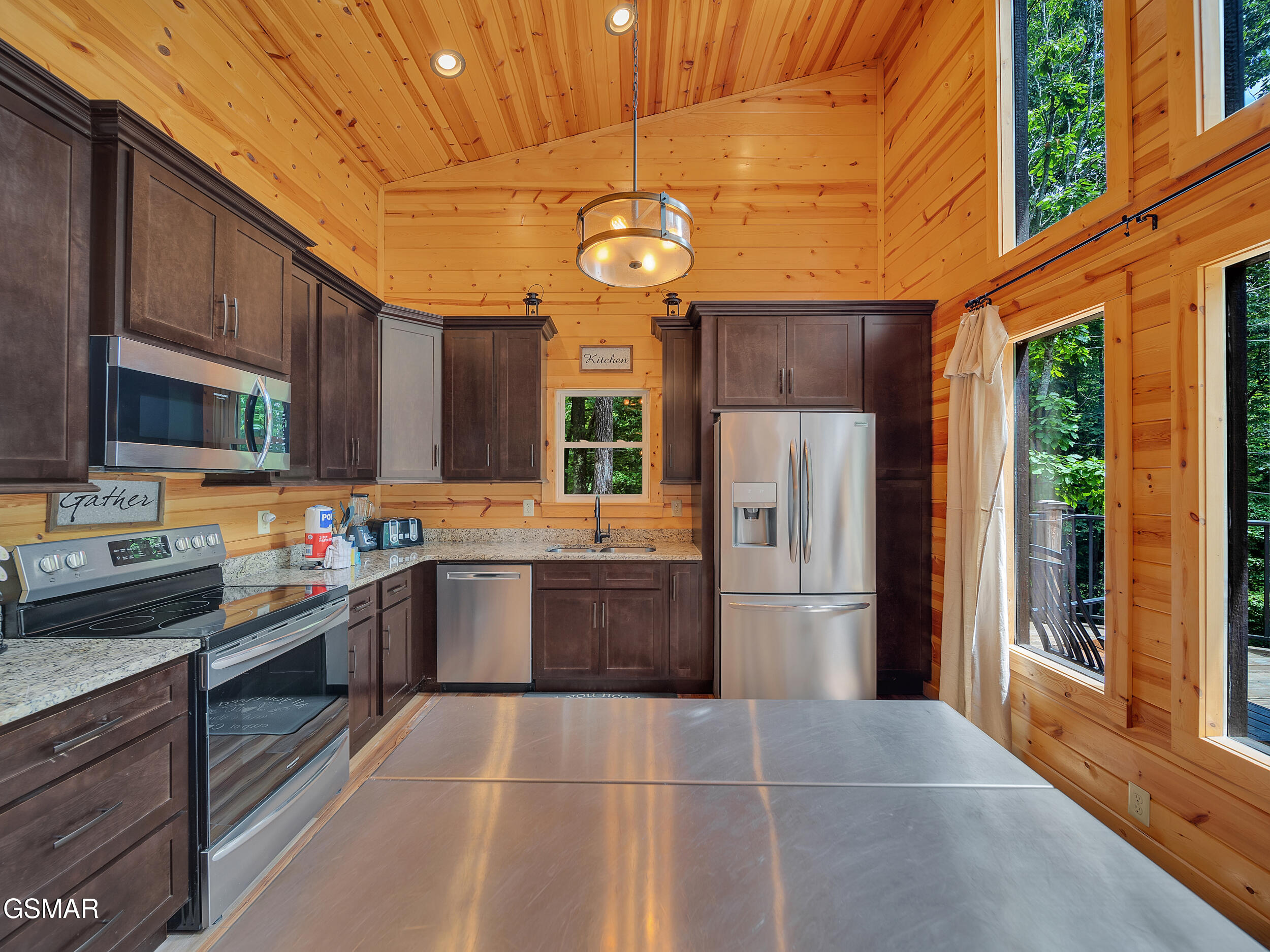 2404 Bobs Pass Sevierville TN 37876