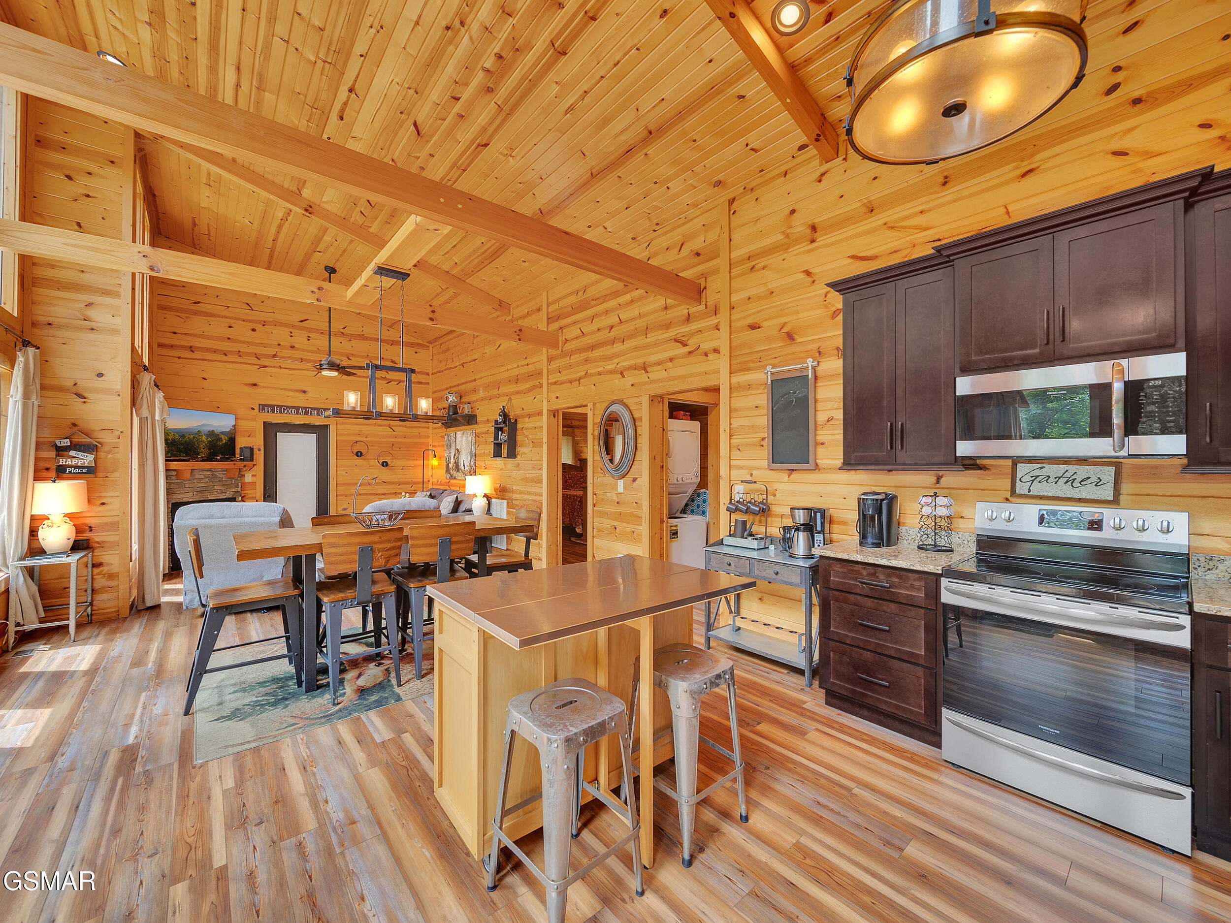 2404 Bobs Pass Sevierville TN 37876