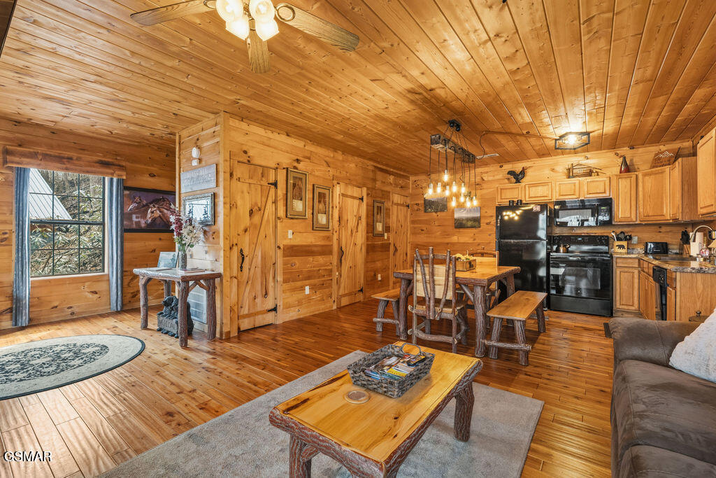 1418 School House Gap Road Sevierville TN 37876