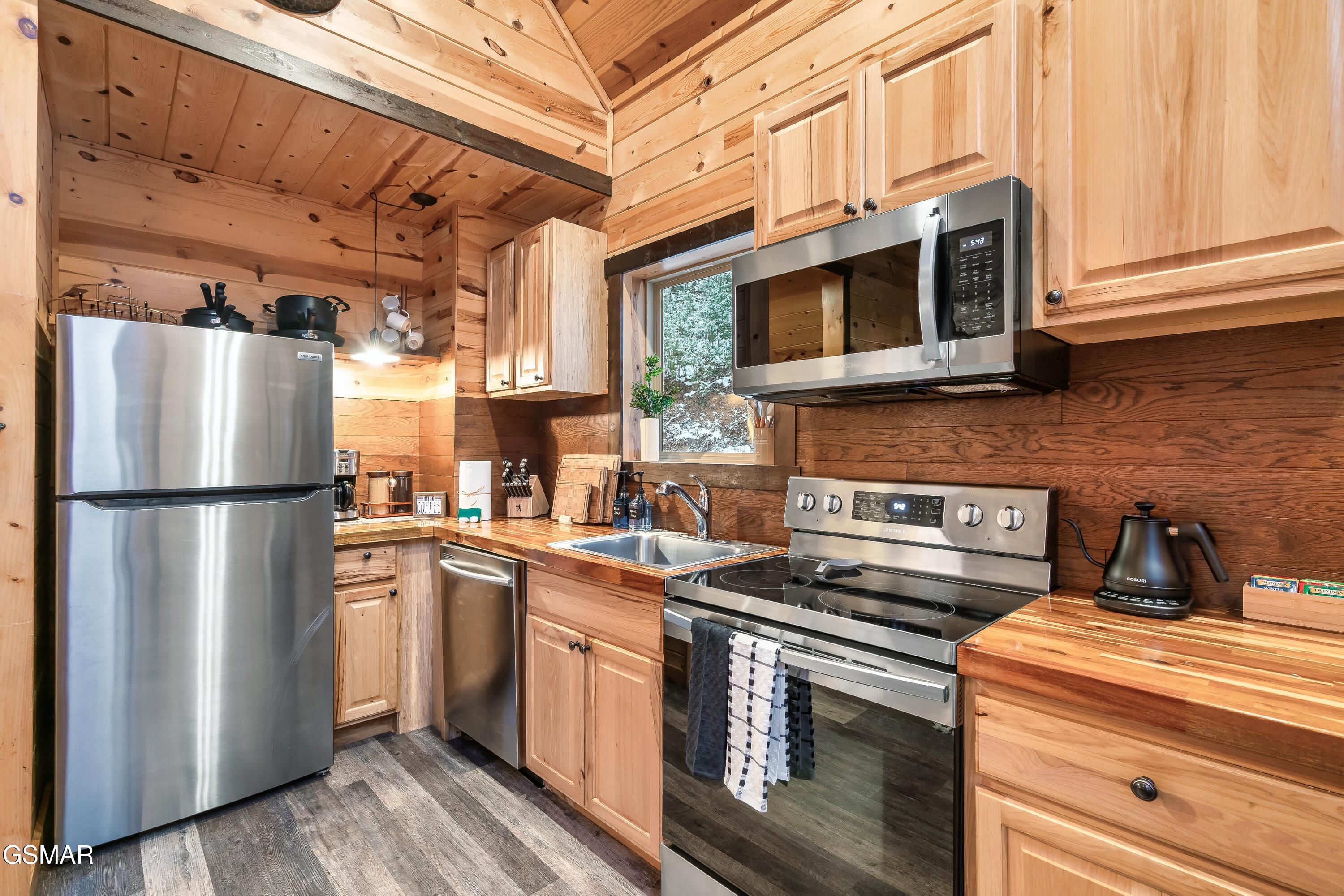 4211 Bruce Ogle Way Pigeon Forge TN 37863