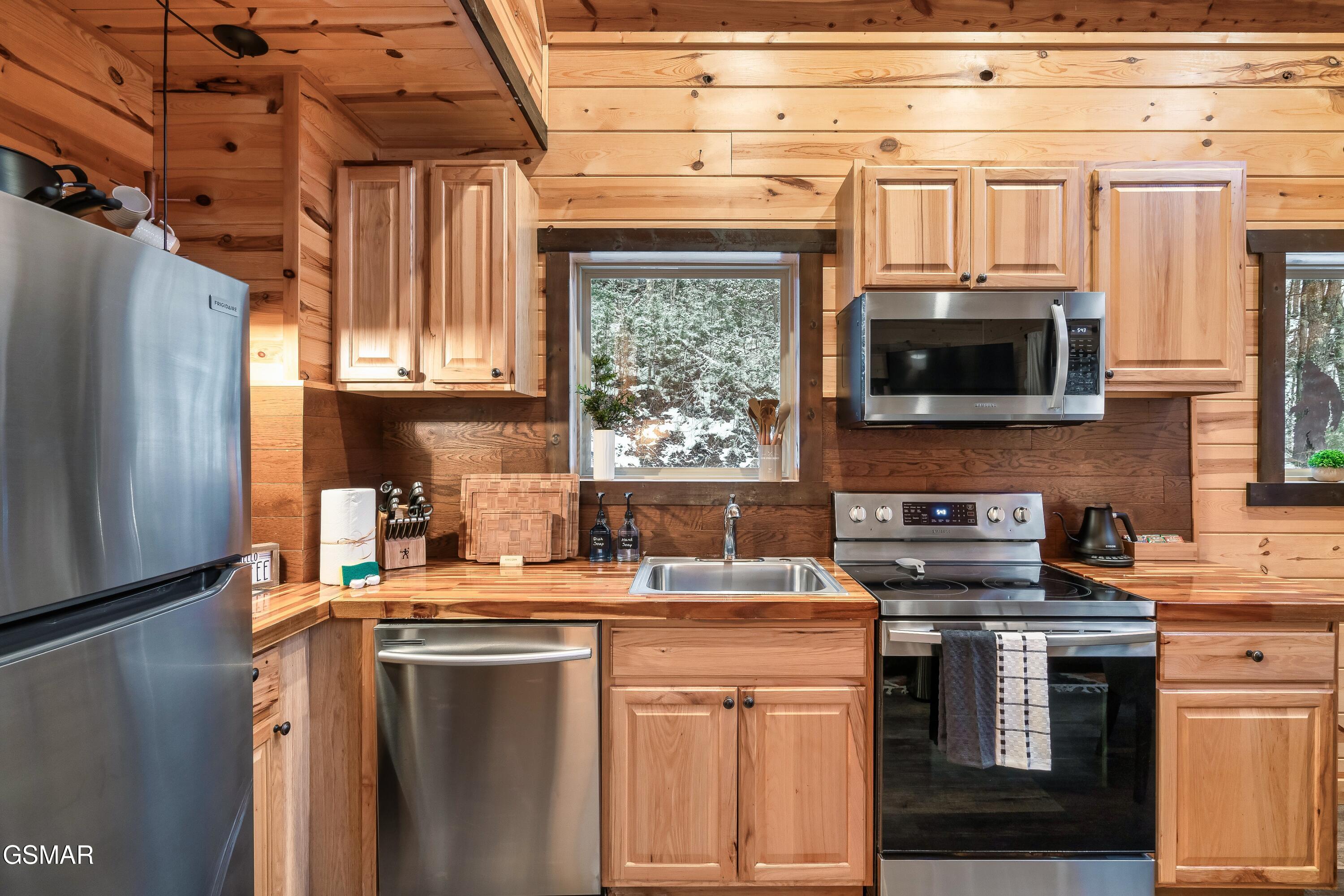 4211 Bruce Ogle Way Pigeon Forge TN 37863