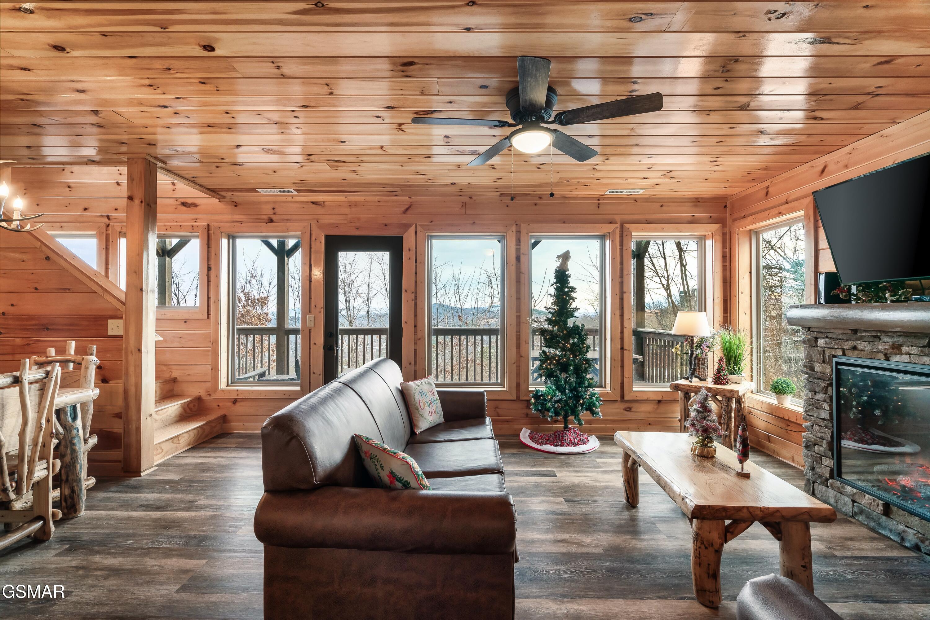 634 Wiley Oakley Drive Gatlinburg TN 37738