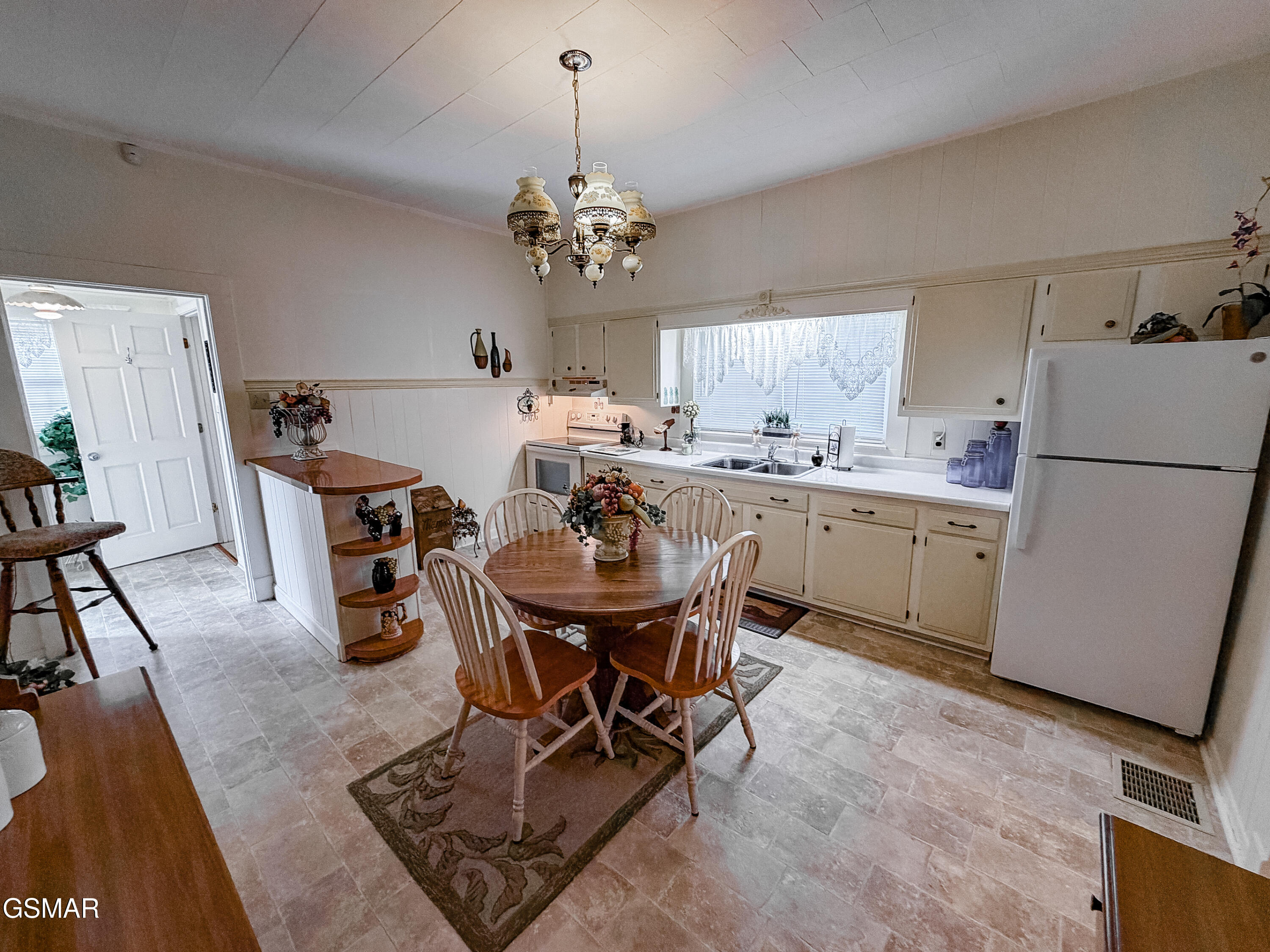 631 6th Street Newport TN 37821