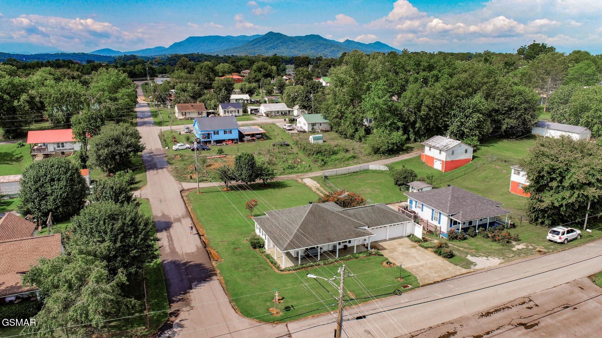 631 6th Street Newport TN 37821