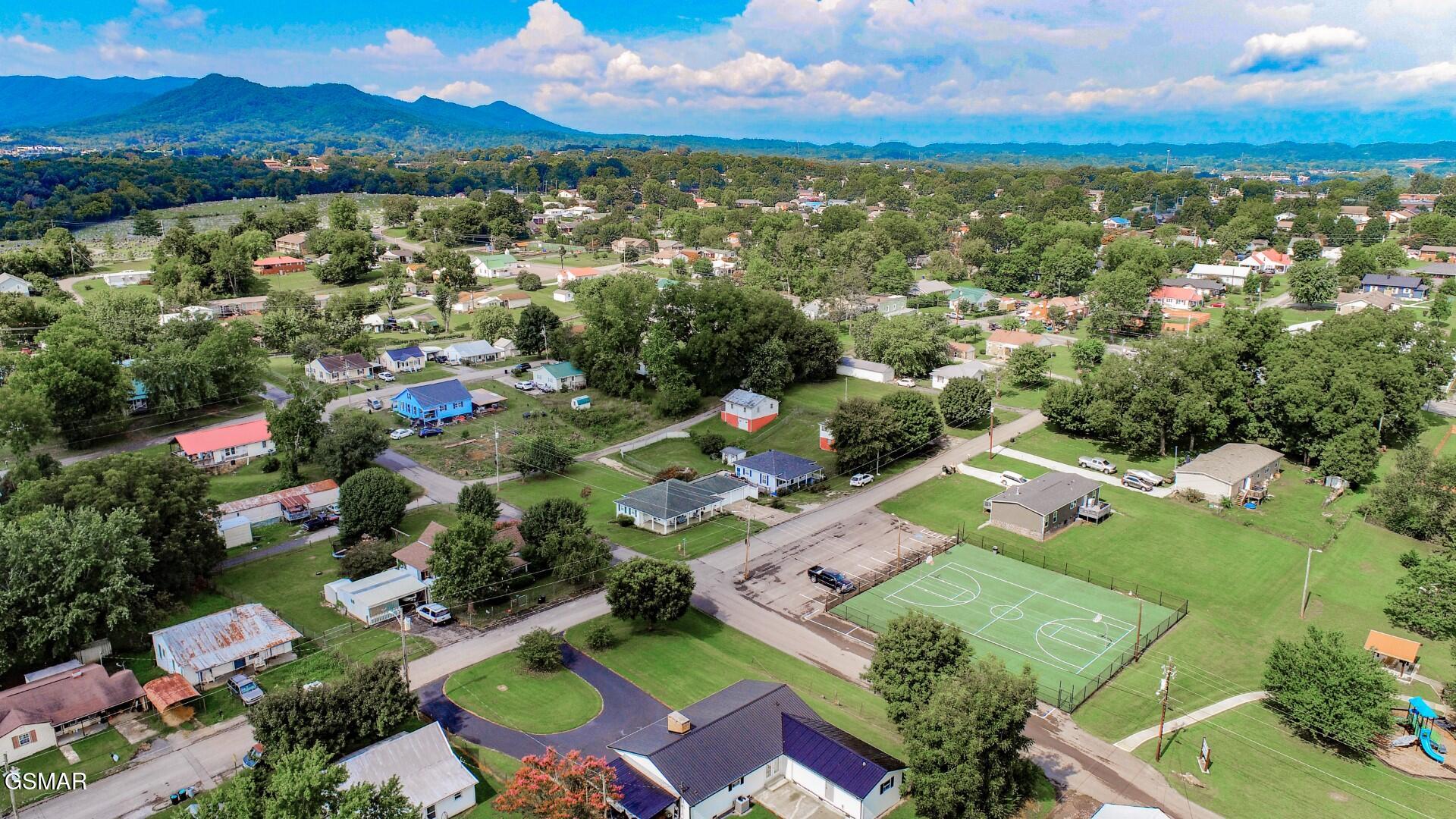 631 6th Street Newport TN 37821