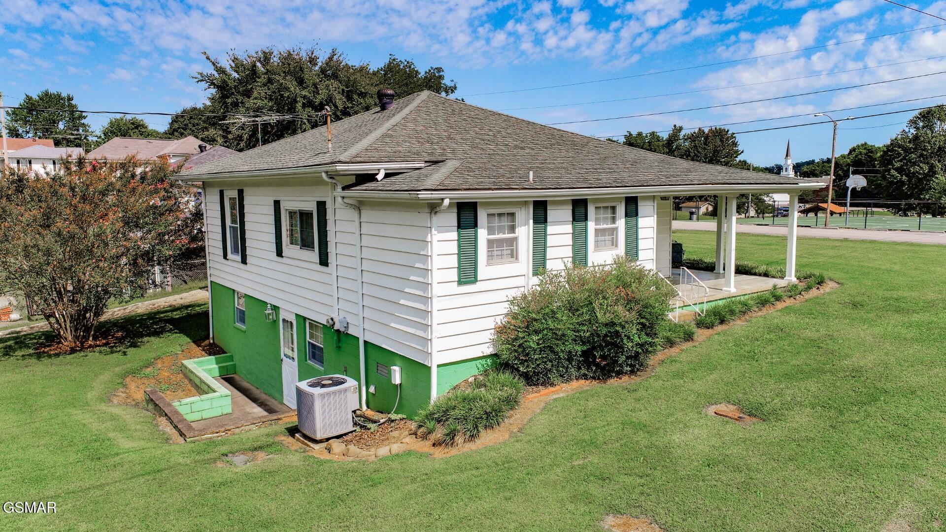 631 6th Street Newport TN 37821