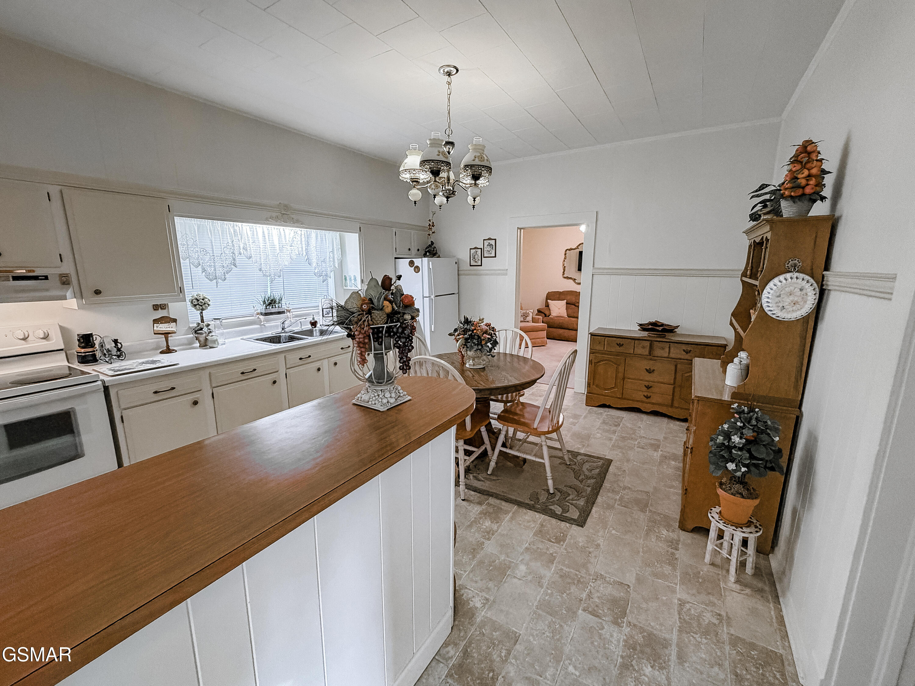 631 6th Street Newport TN 37821