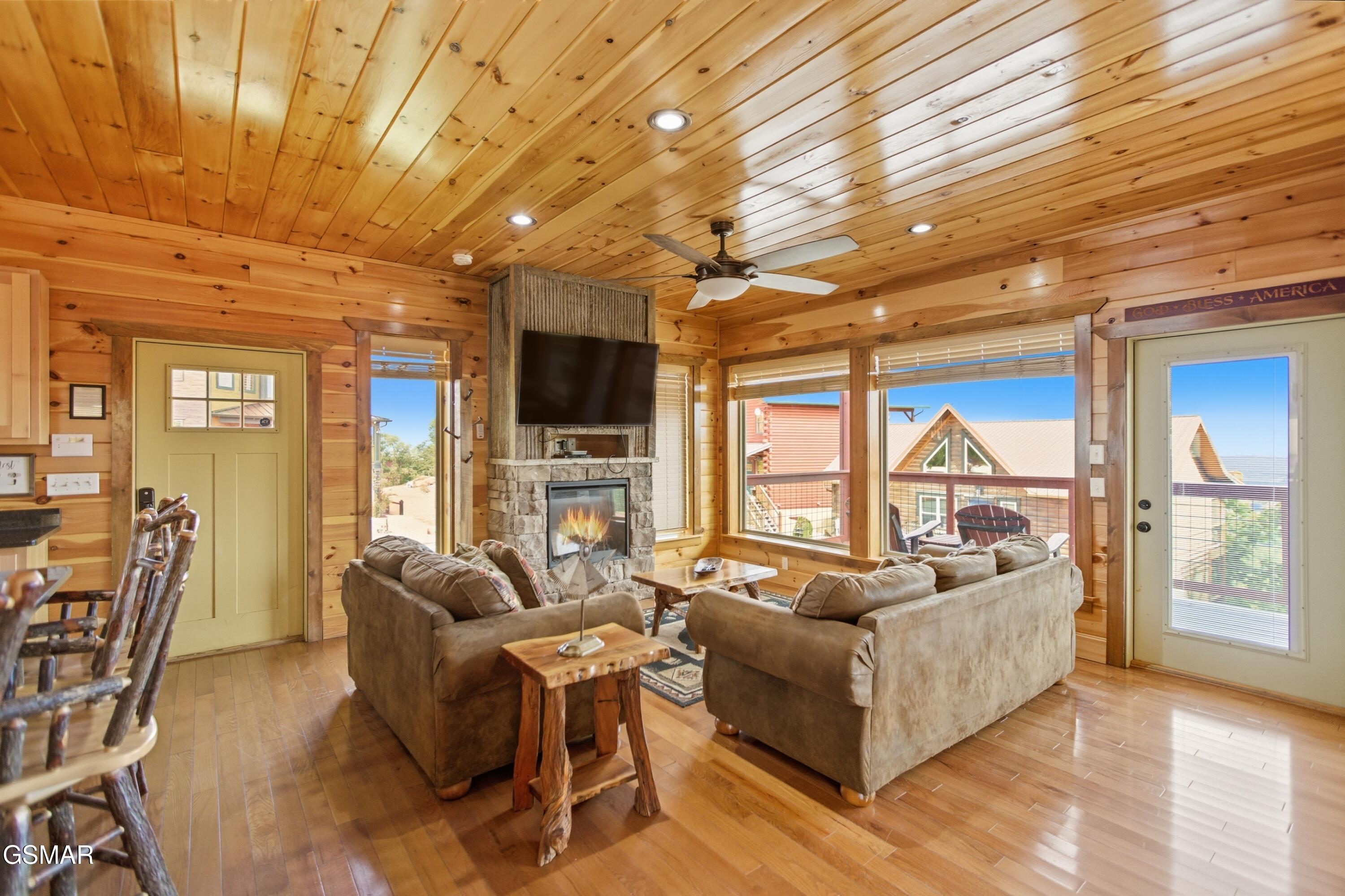 2042 Starr Crest Drive Sevierville TN 37876