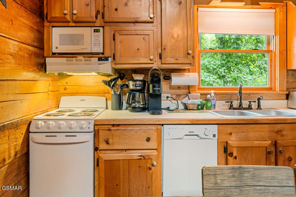 229 Cherokee Path Way Sevierville TN 37876