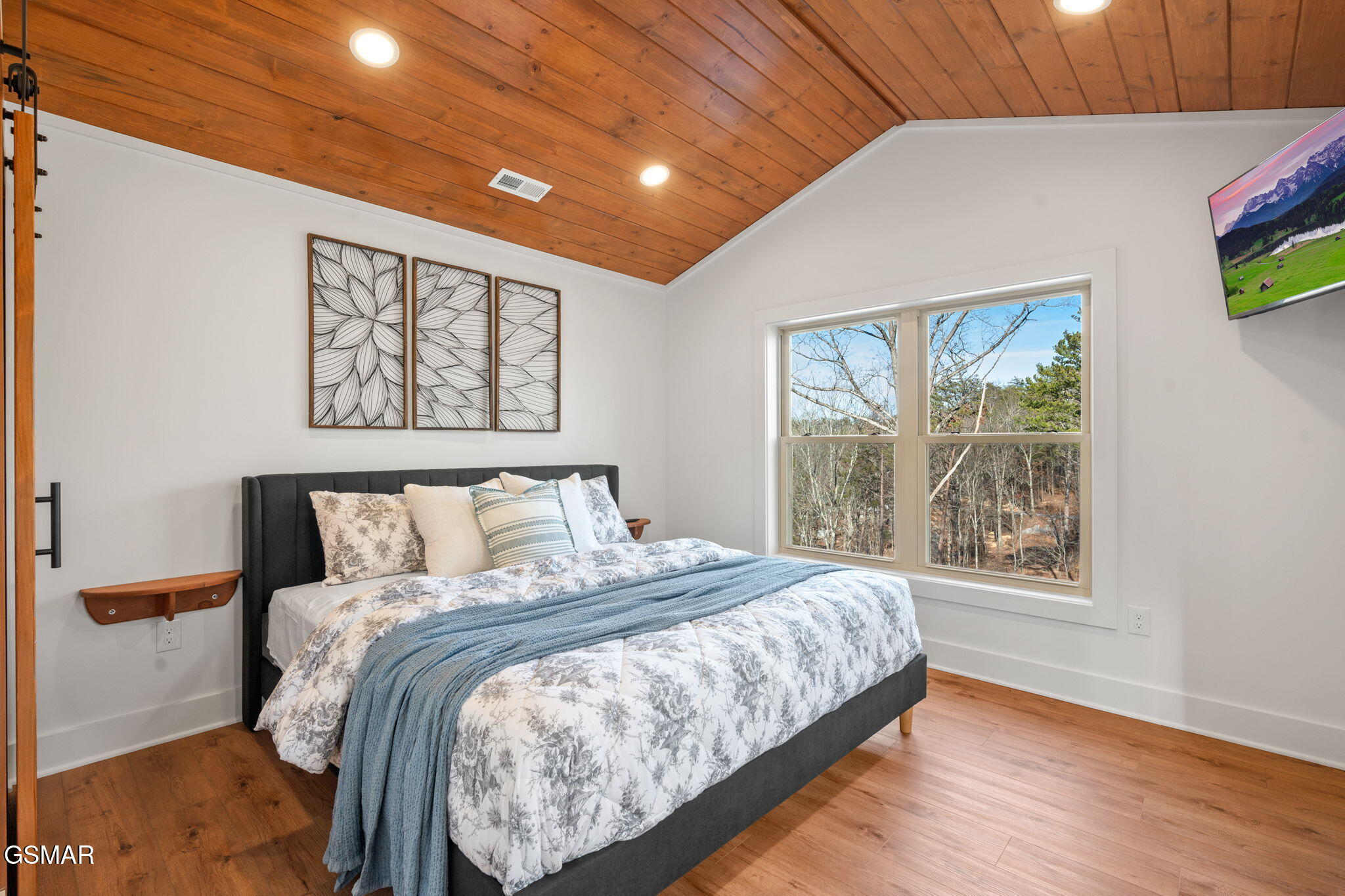 2385 Forge Hideaway Loop Pigeon Forge TN 37863