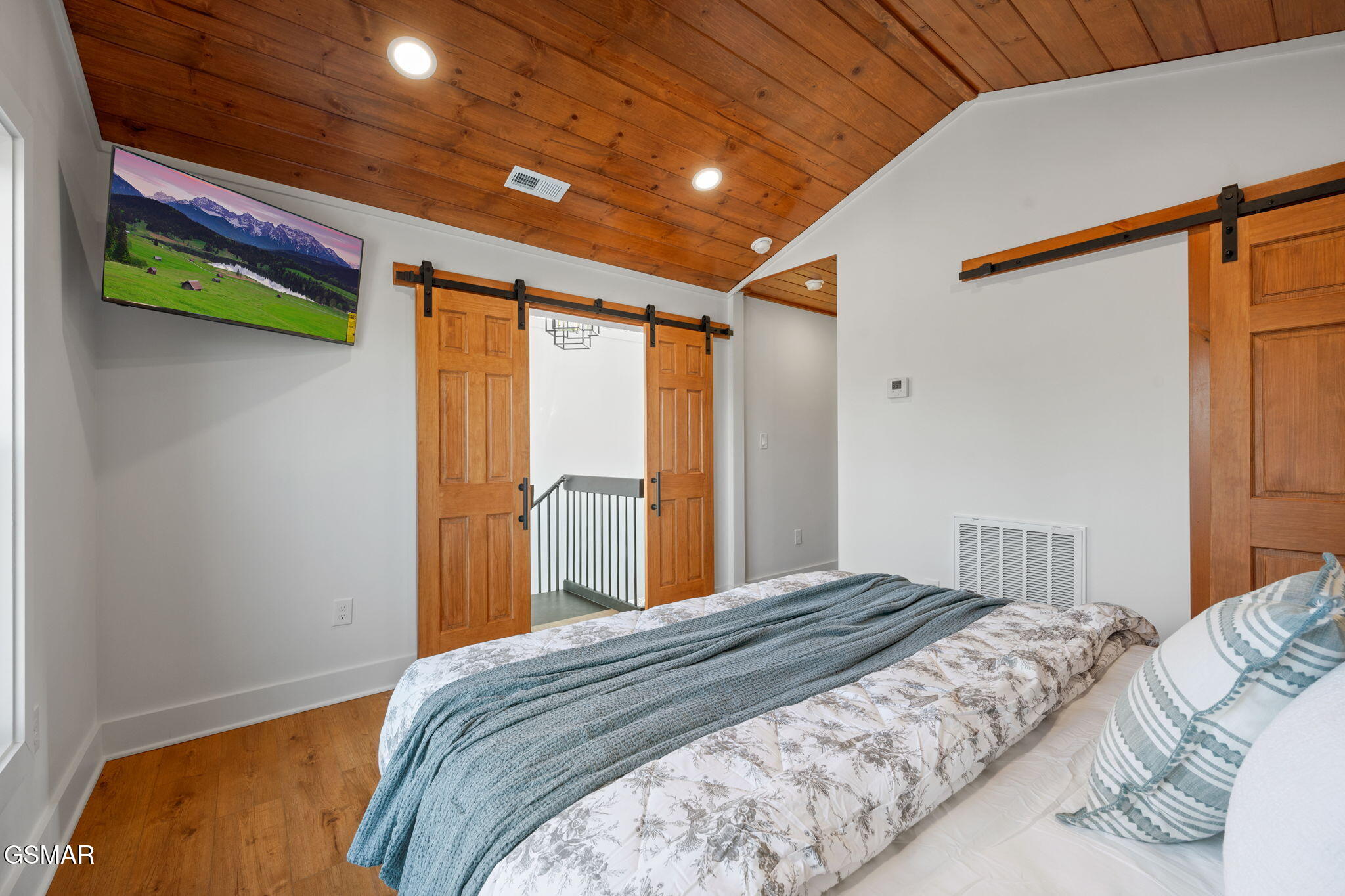 2385 Forge Hideaway Loop Pigeon Forge TN 37863