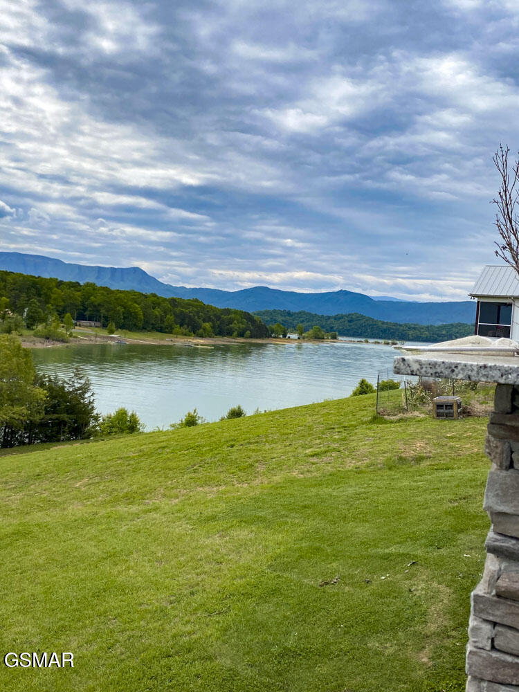 1964 Harbor Hills Drive Dandridge TN 37725