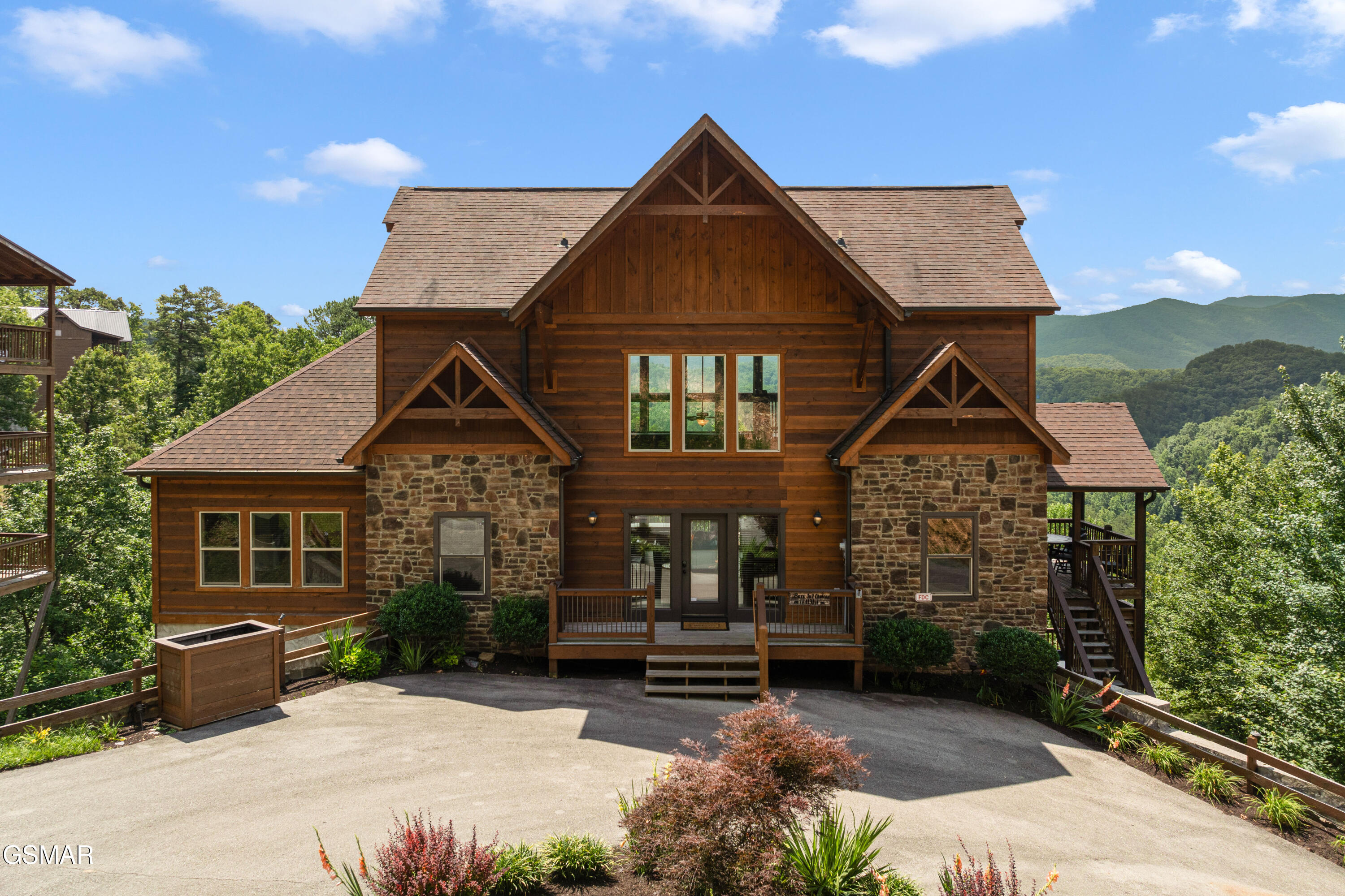 1131 Parkview Vista Way Pigeon Forge TN 37863