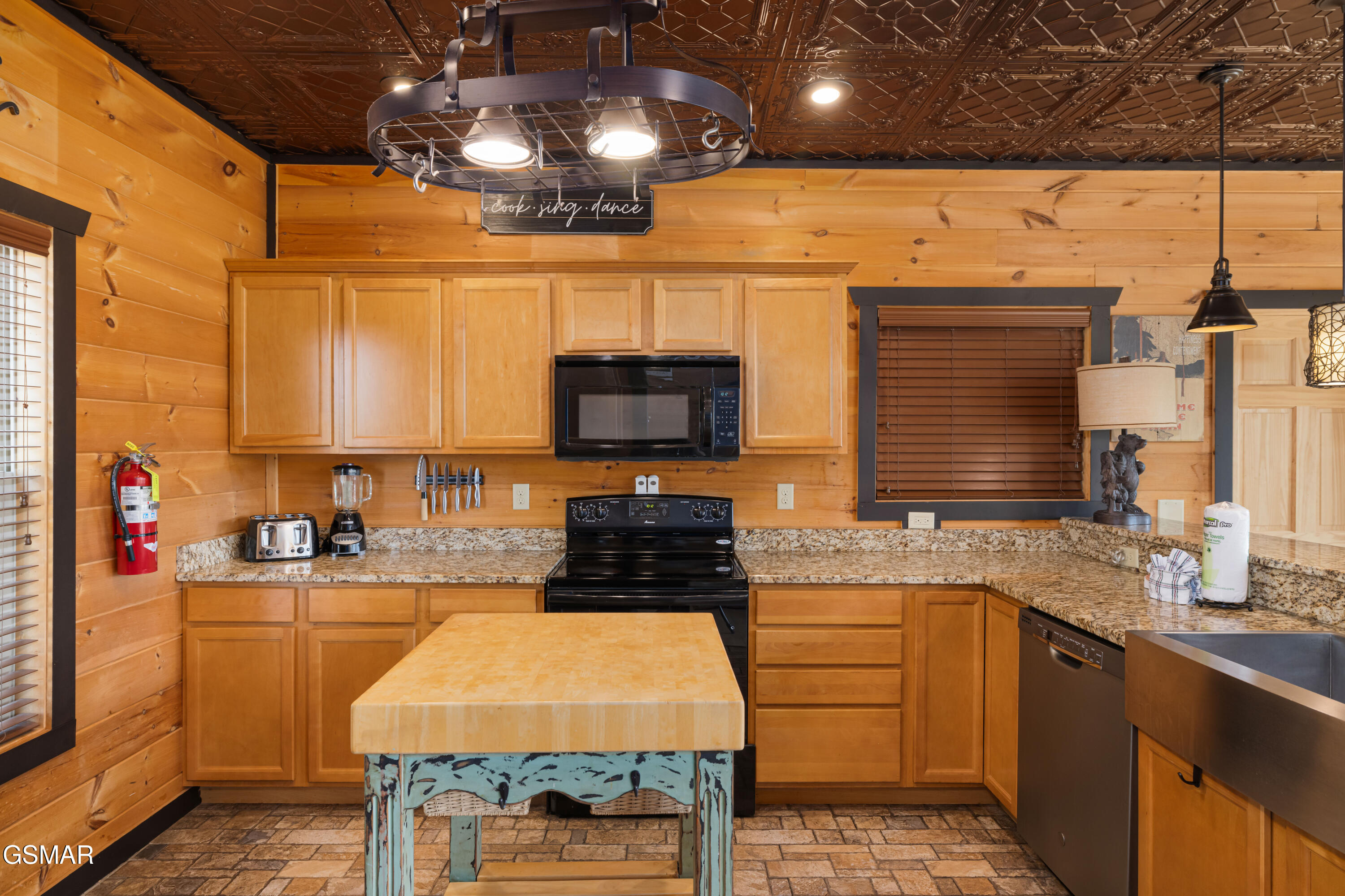 1131 Parkview Vista Way Pigeon Forge TN 37863
