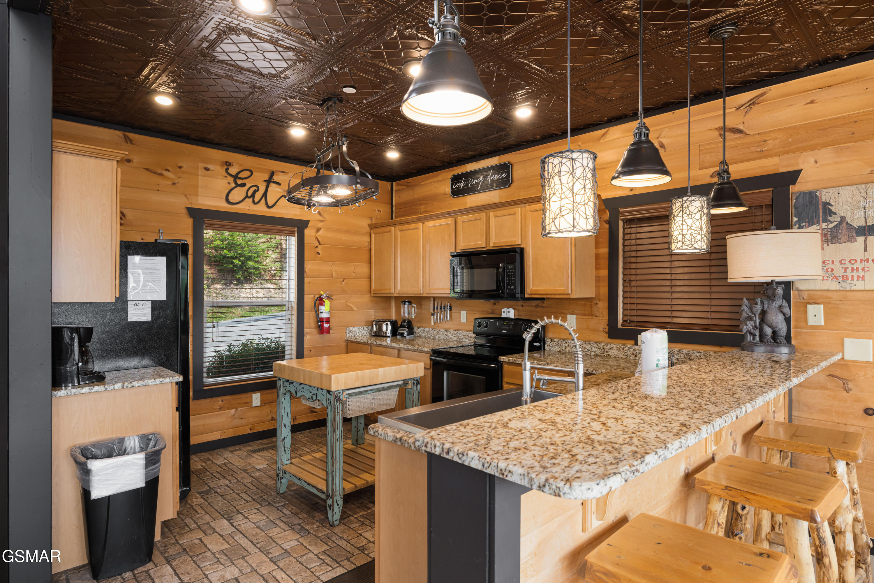 1131 Parkview Vista Way Pigeon Forge TN 37863