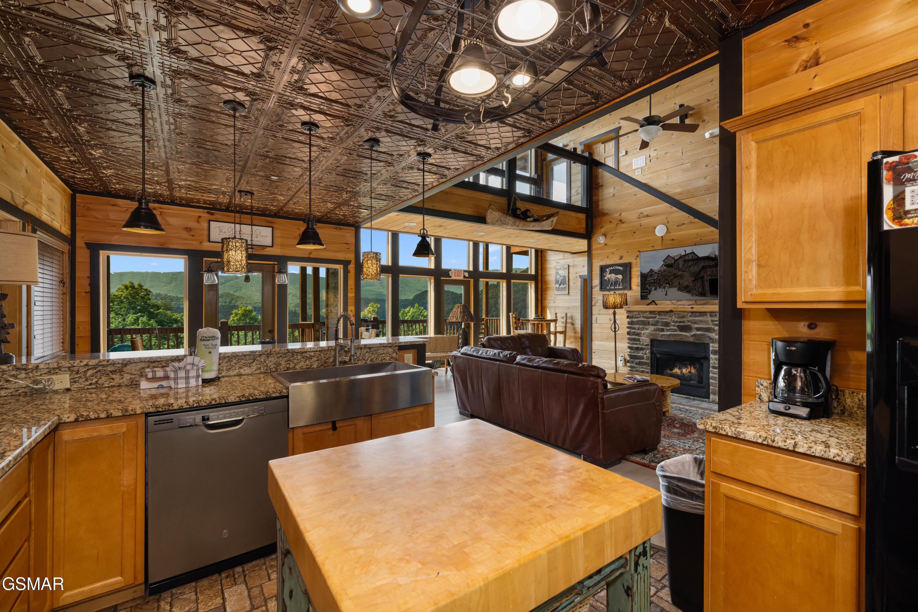 1131 Parkview Vista Way Pigeon Forge TN 37863