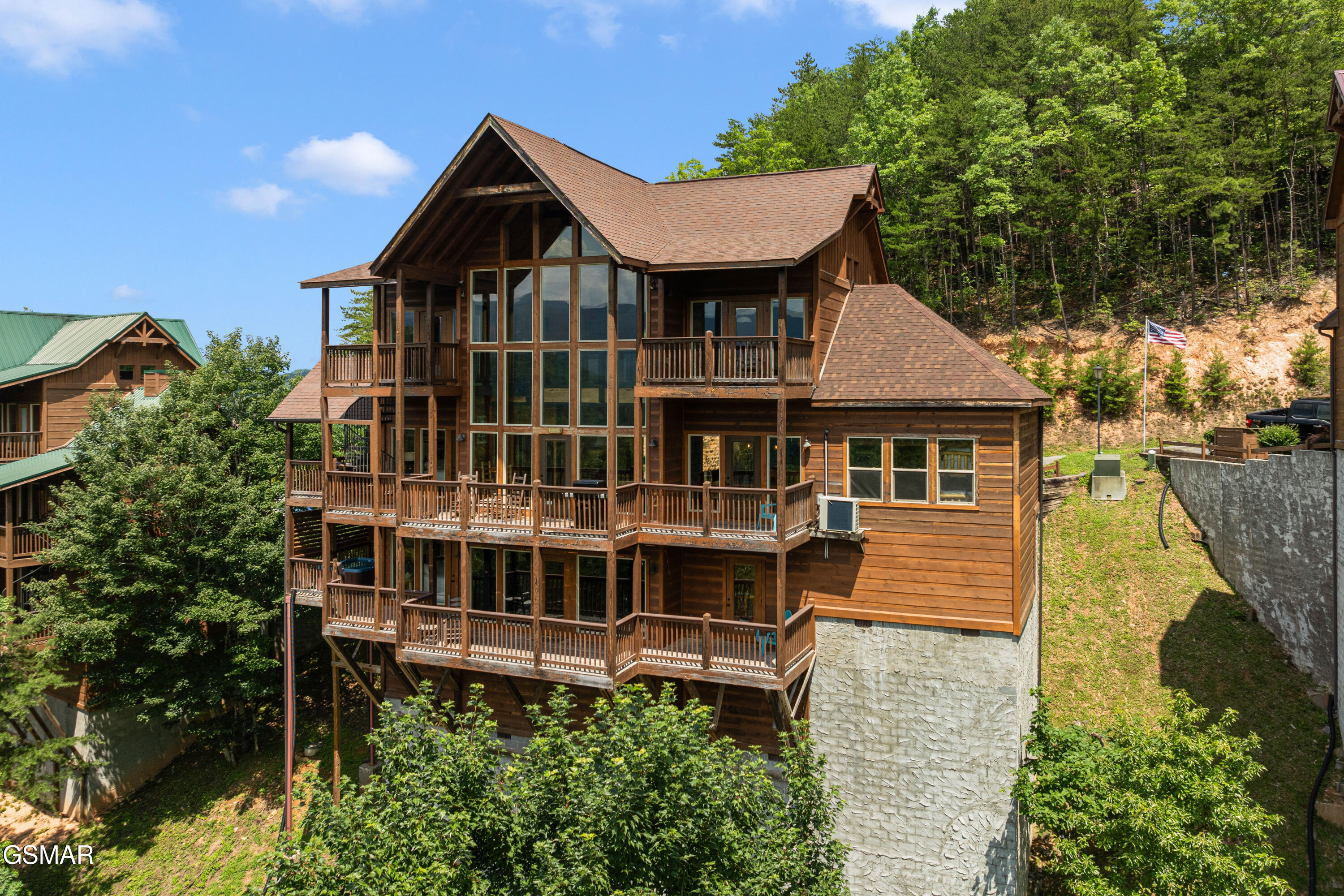 1131 Parkview Vista Way Pigeon Forge TN 37863