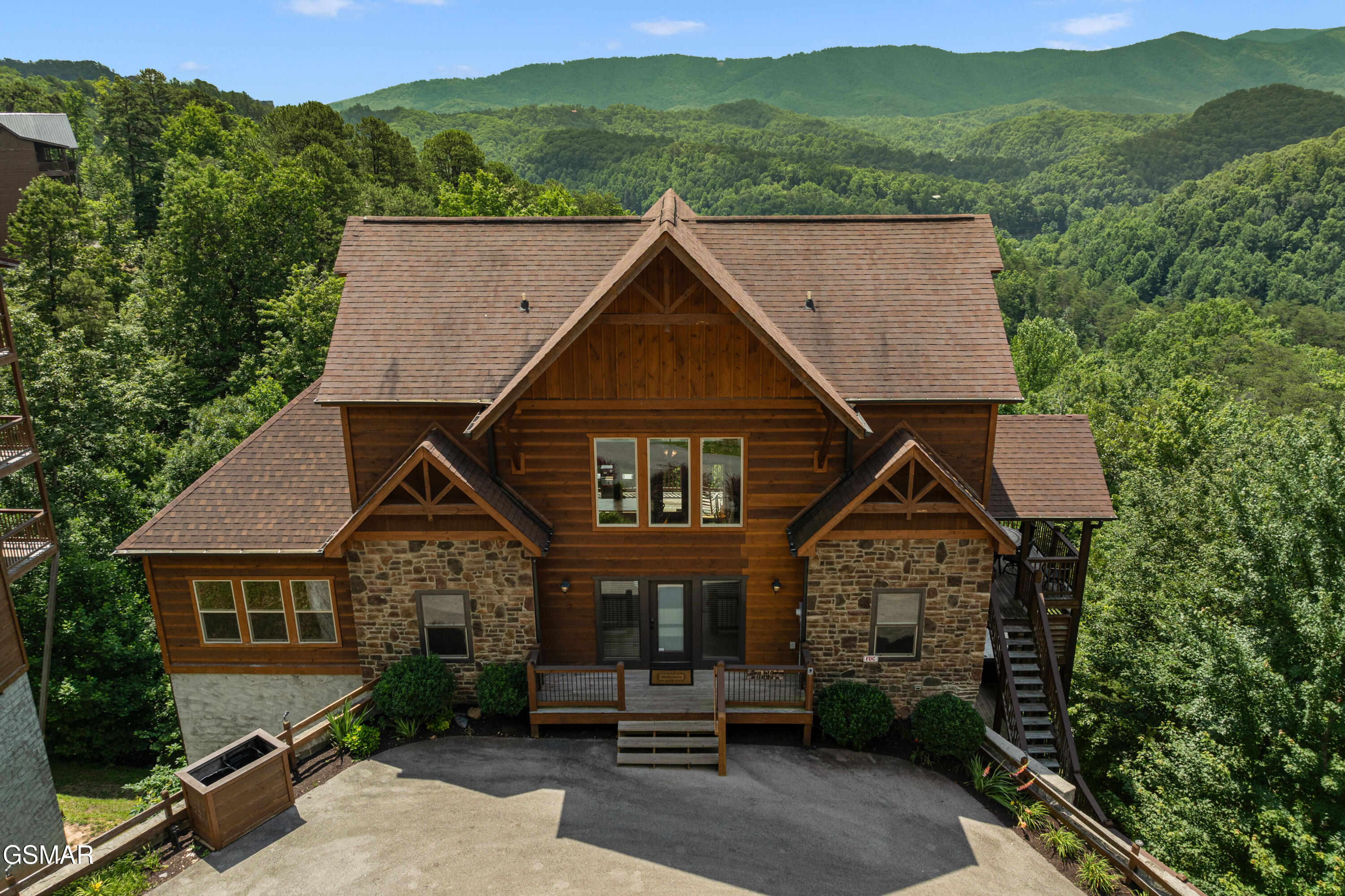 1131 Parkview Vista Way Pigeon Forge TN 37863