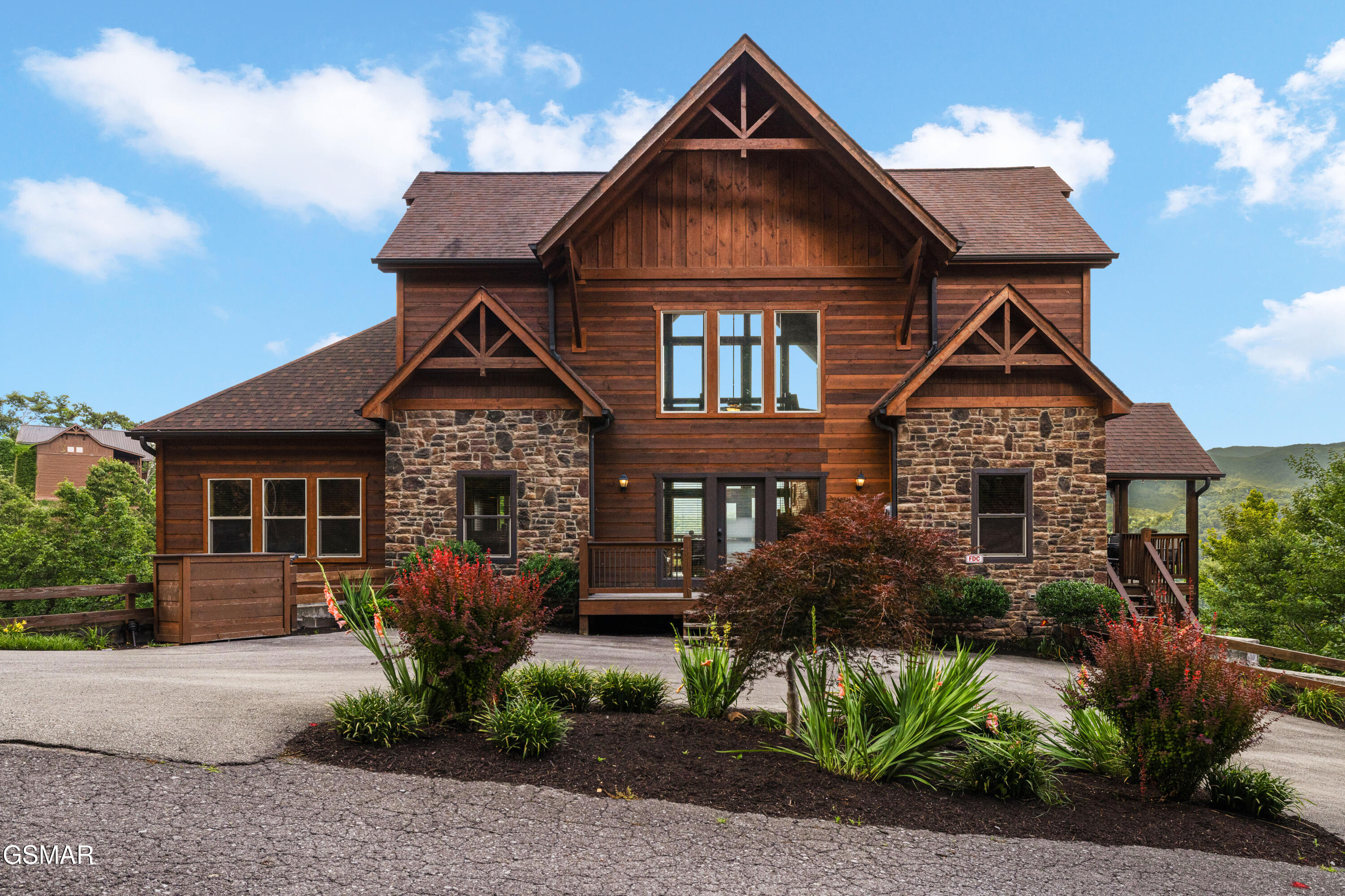 1131 Parkview Vista Way Pigeon Forge TN 37863