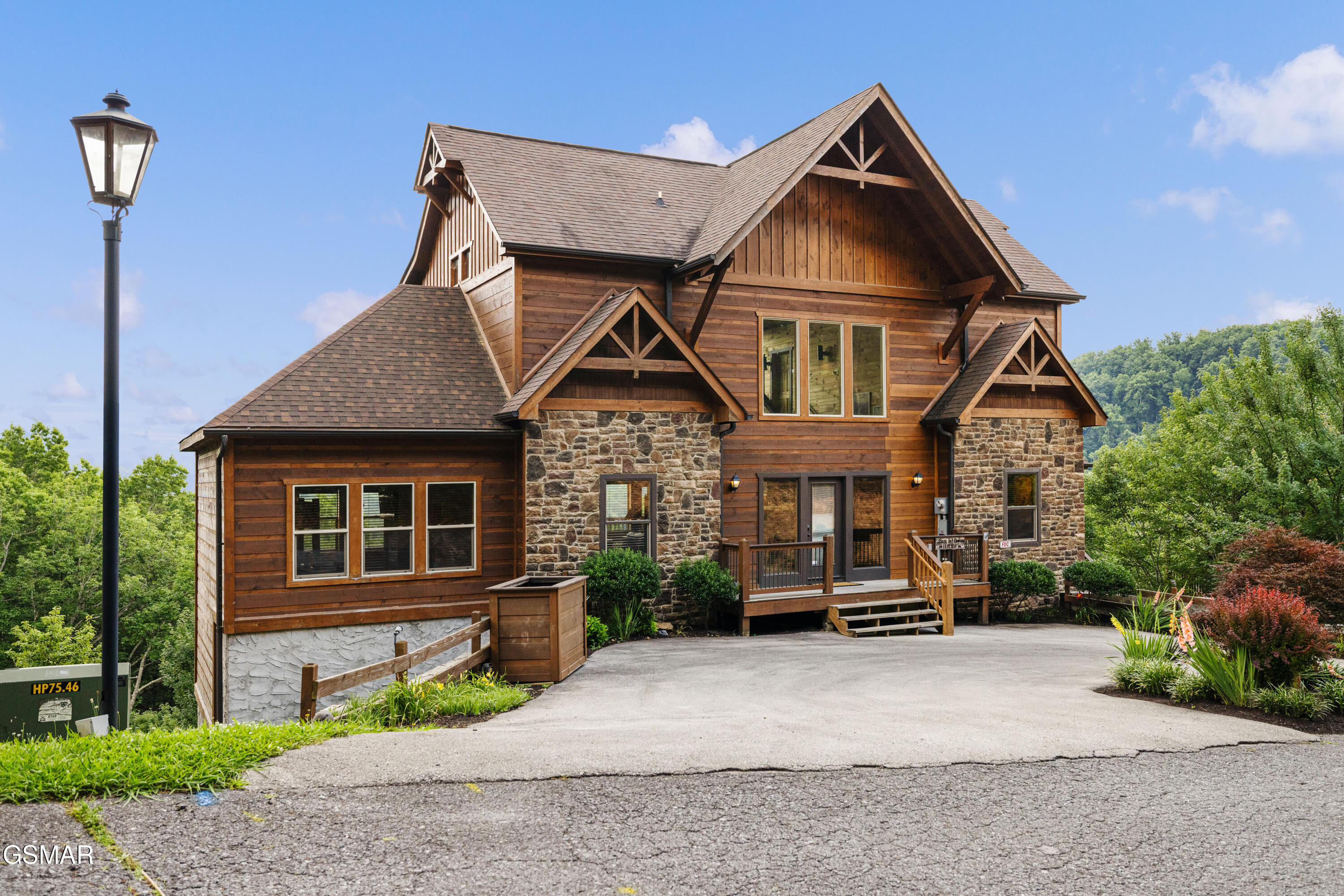 1131 Parkview Vista Way Pigeon Forge TN 37863