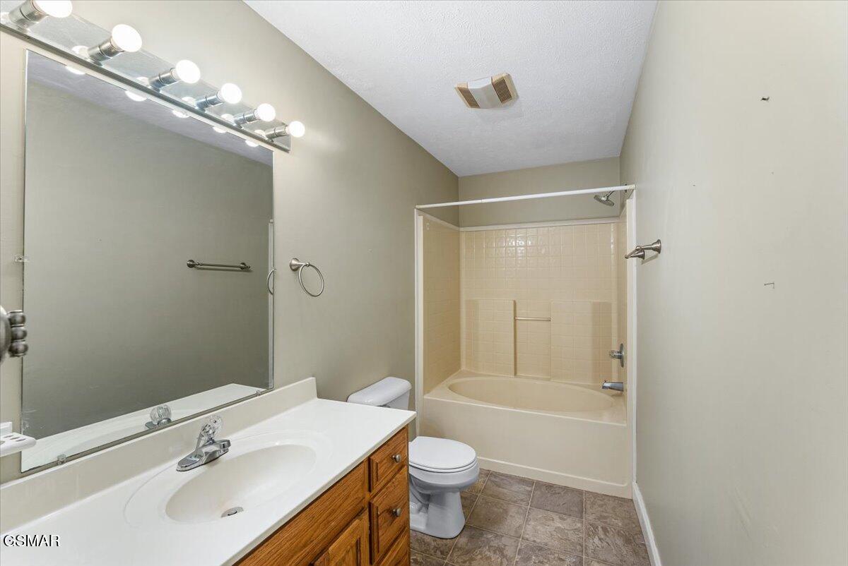 1605 Rolling Hills Drive Dandridge TN 37725