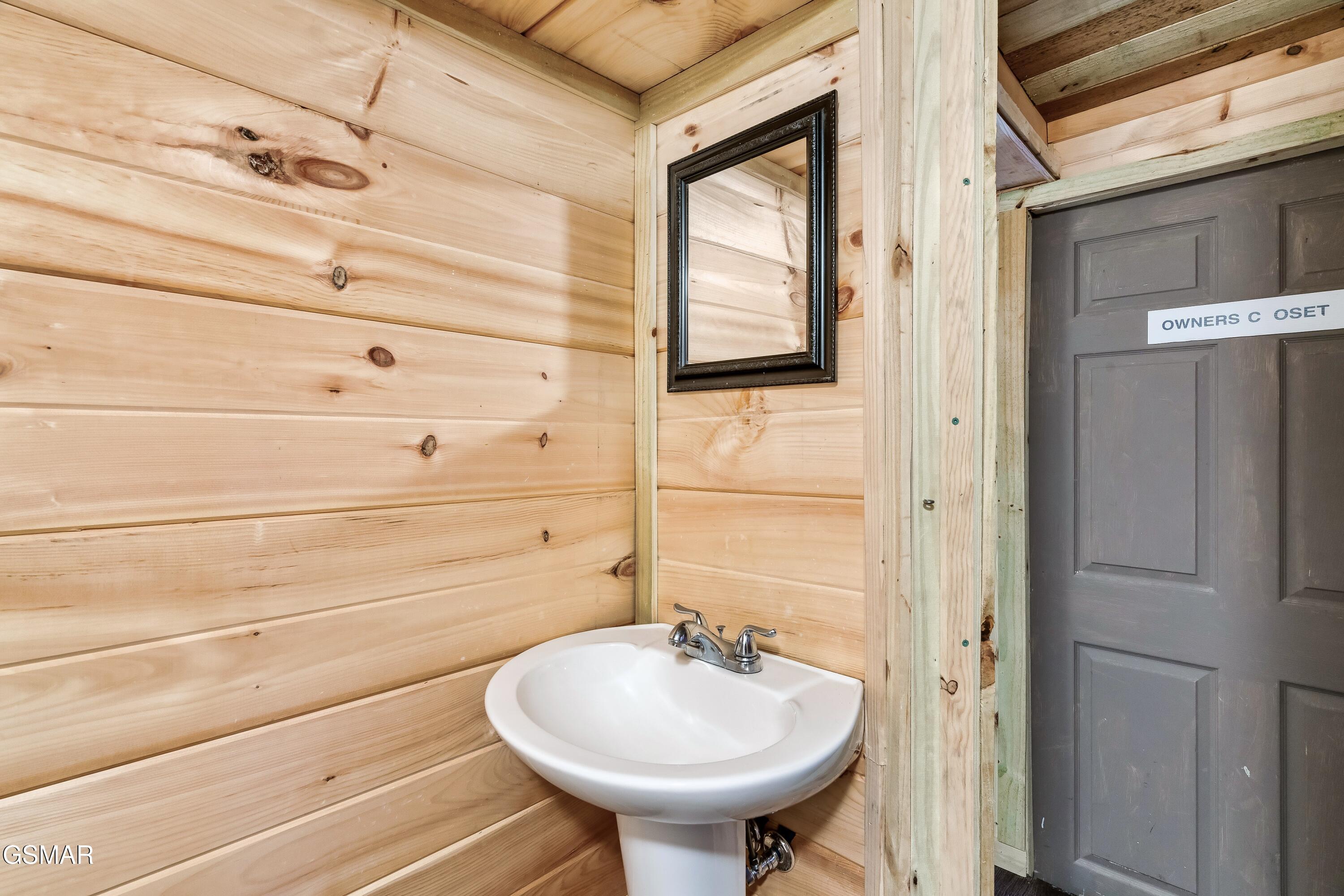 1174 Sharp Road Sevierville TN 37876