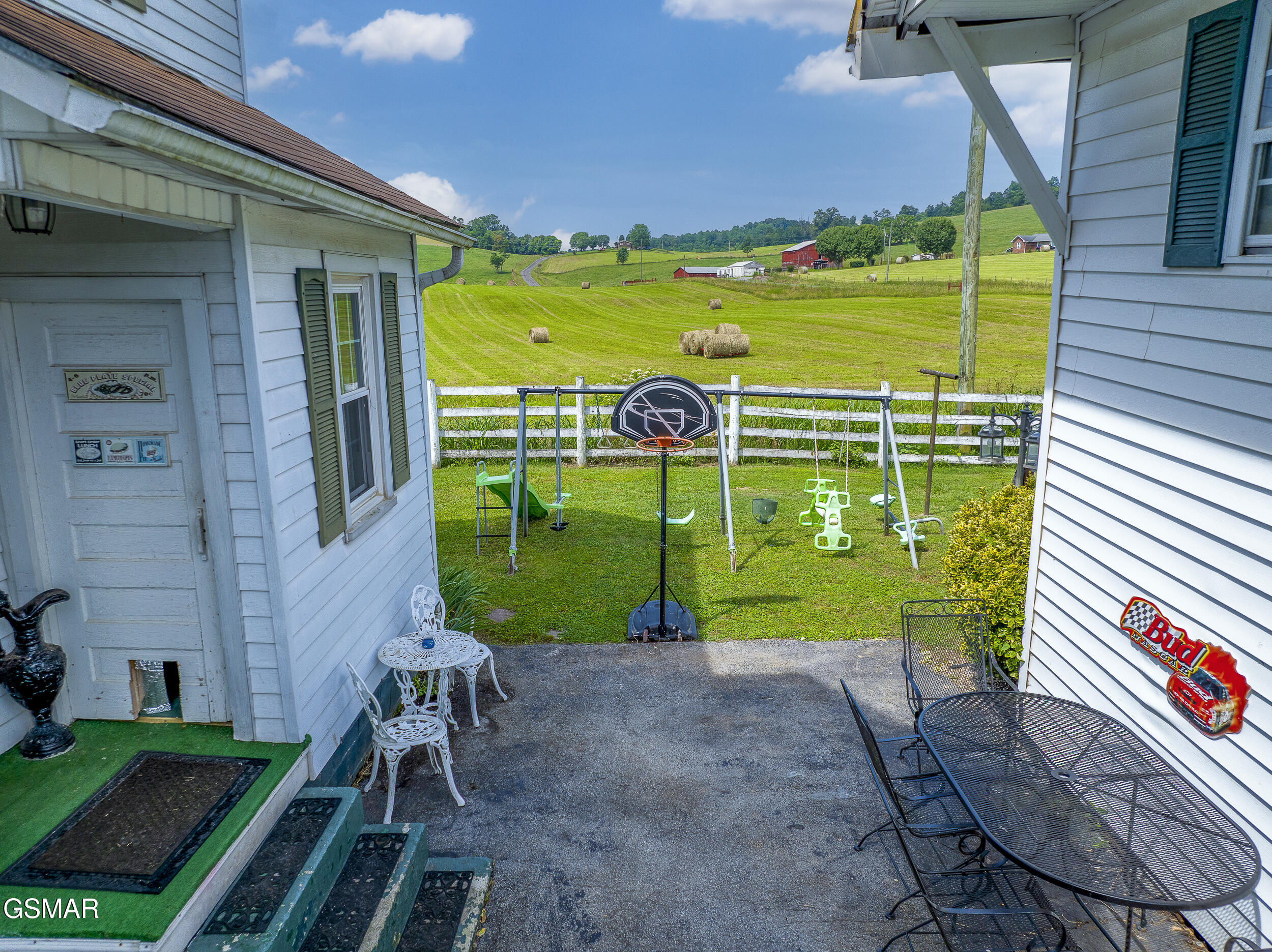 871 Hinkle Road Dandridge TN 37725