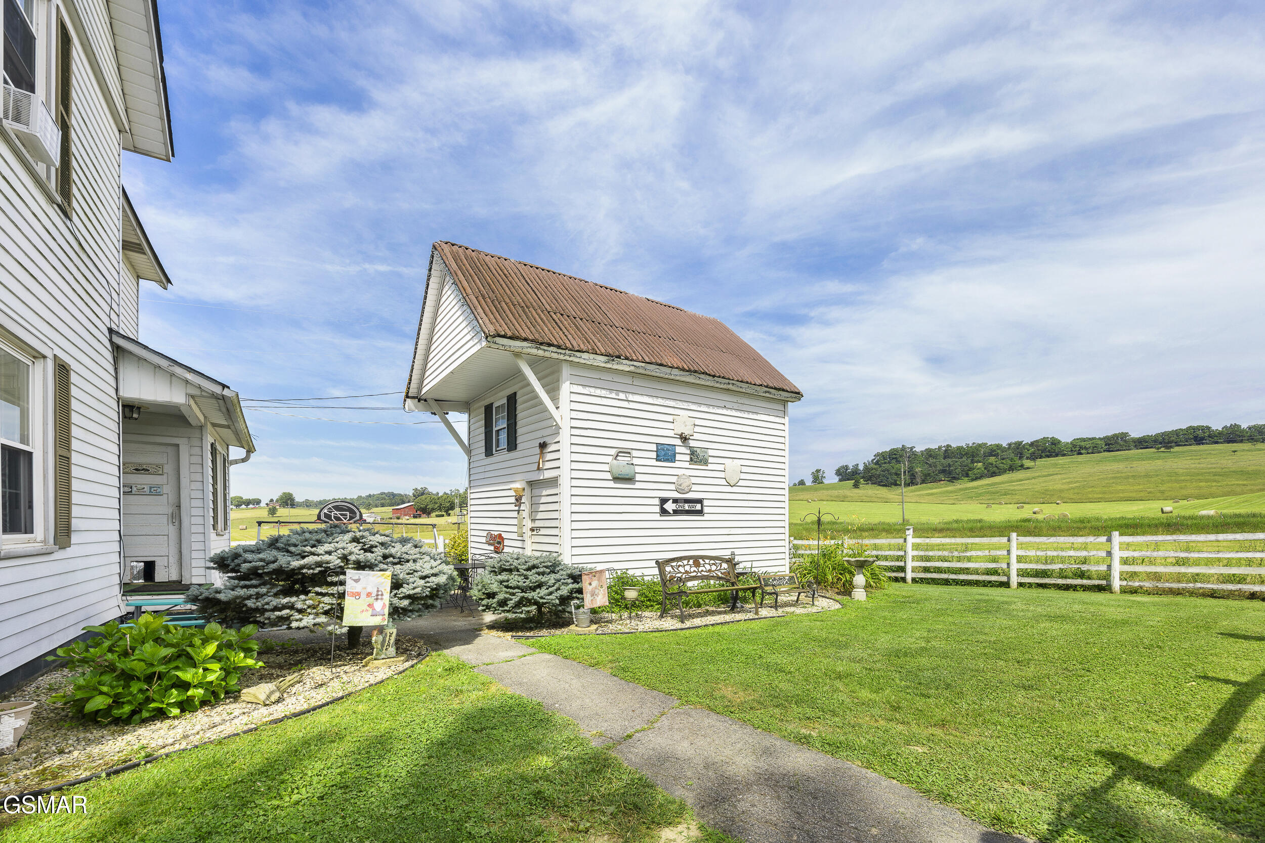 871 Hinkle Road Dandridge TN 37725