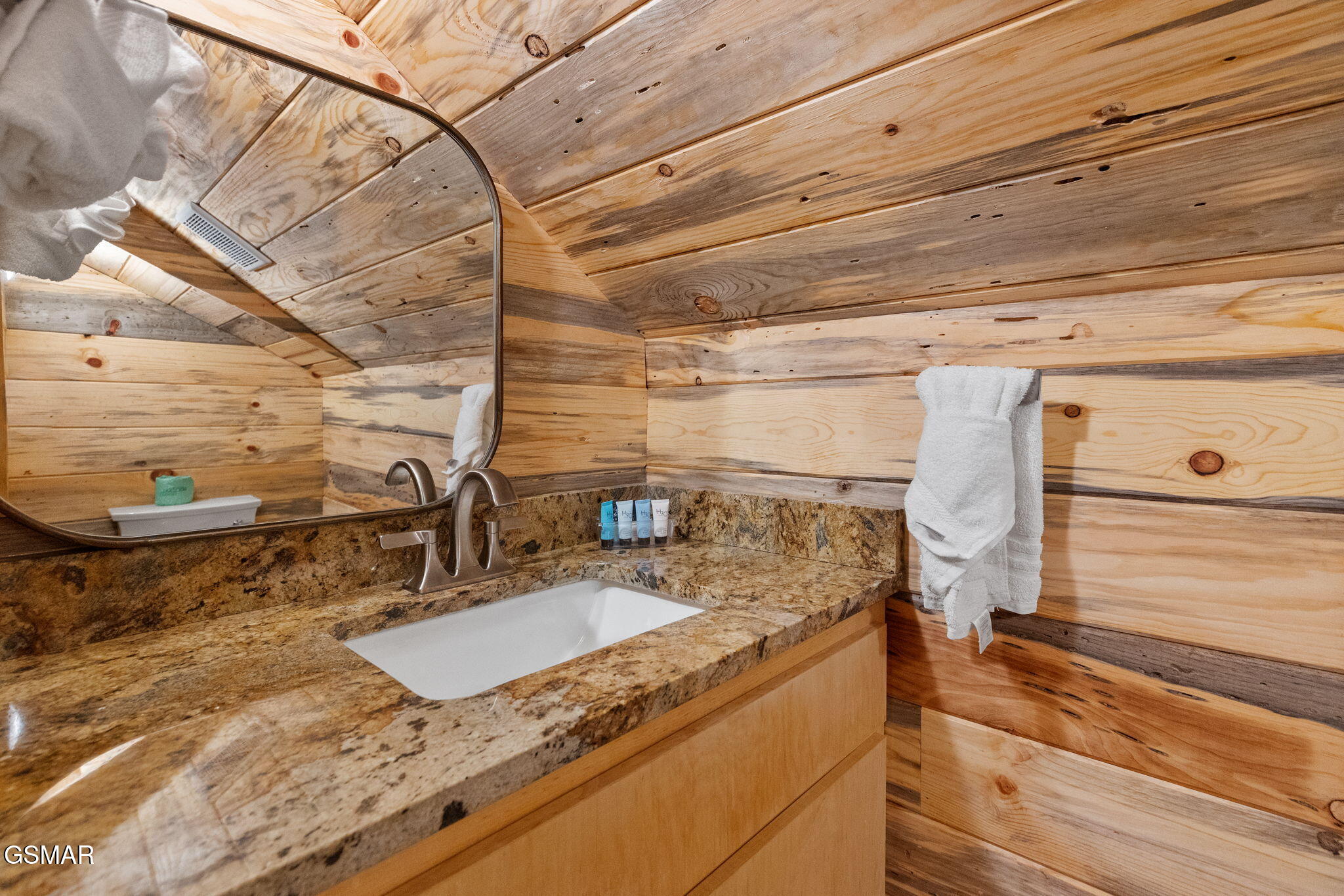 1421 Silver Poplar Lane Sevierville TN 37876