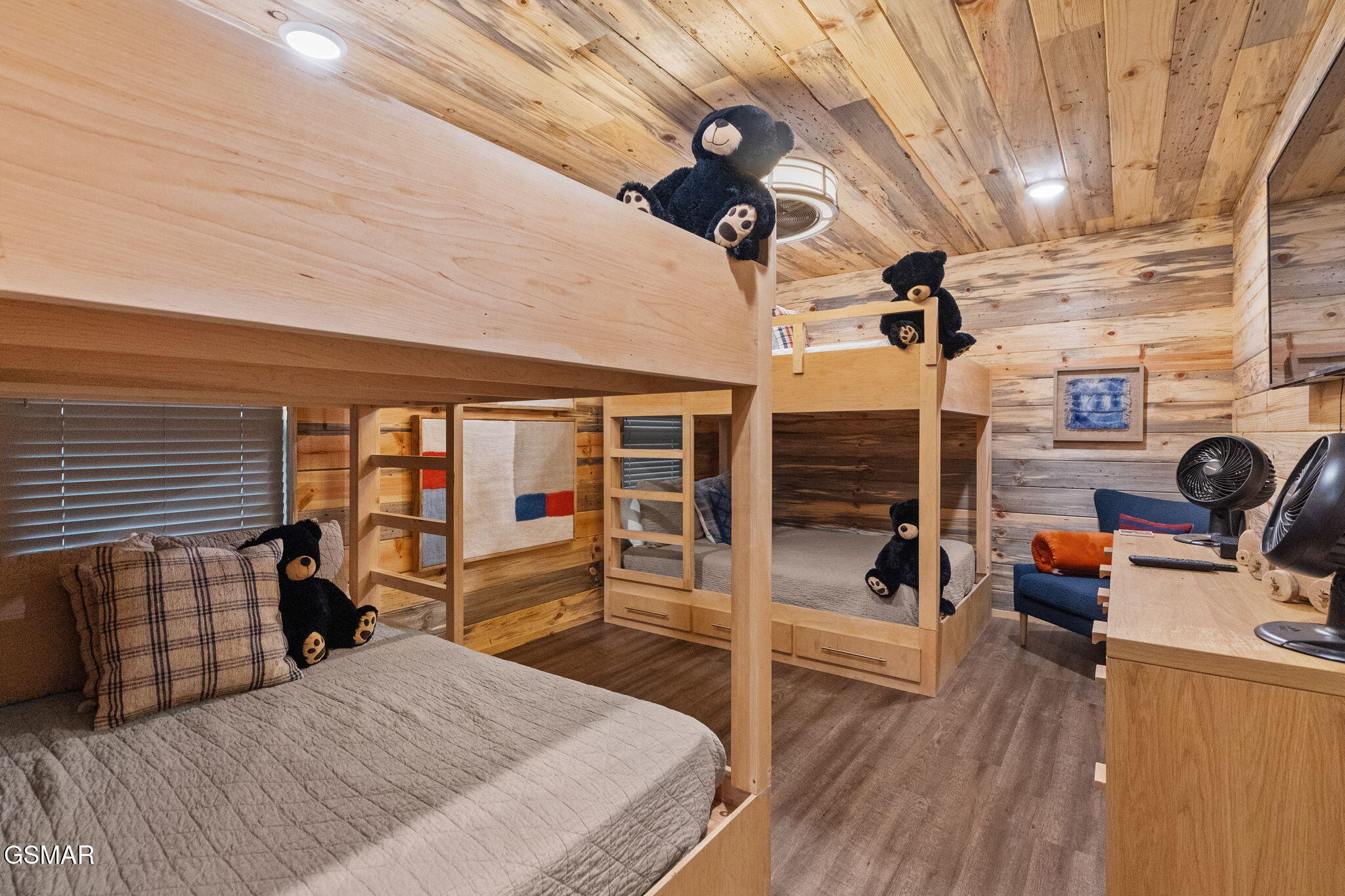 1421 Silver Poplar Lane Sevierville TN 37876