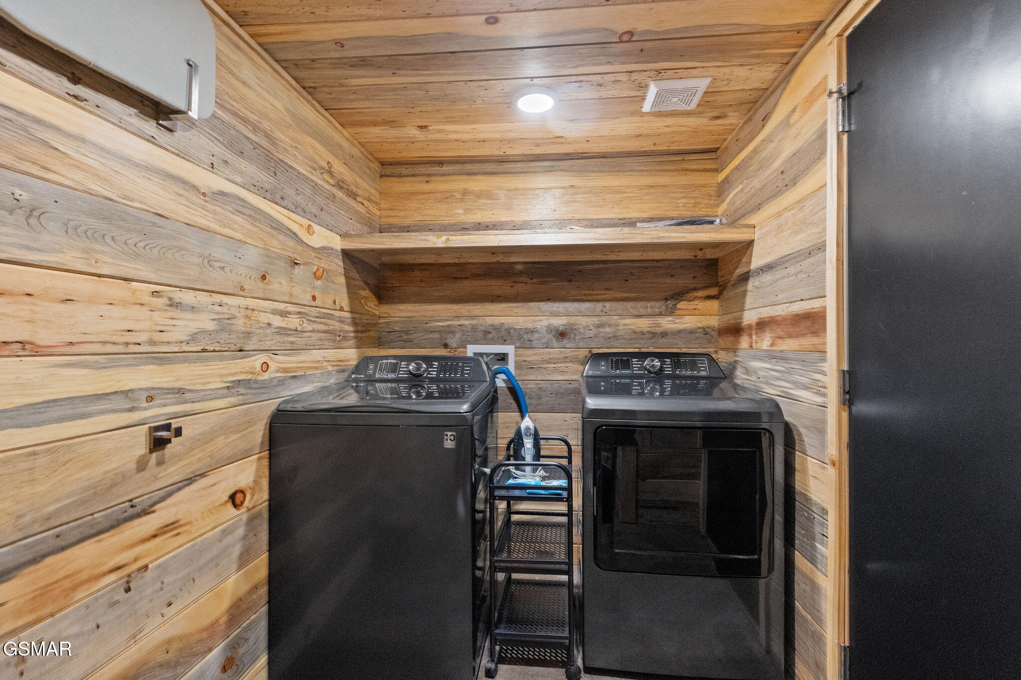 1421 Silver Poplar Lane Sevierville TN 37876