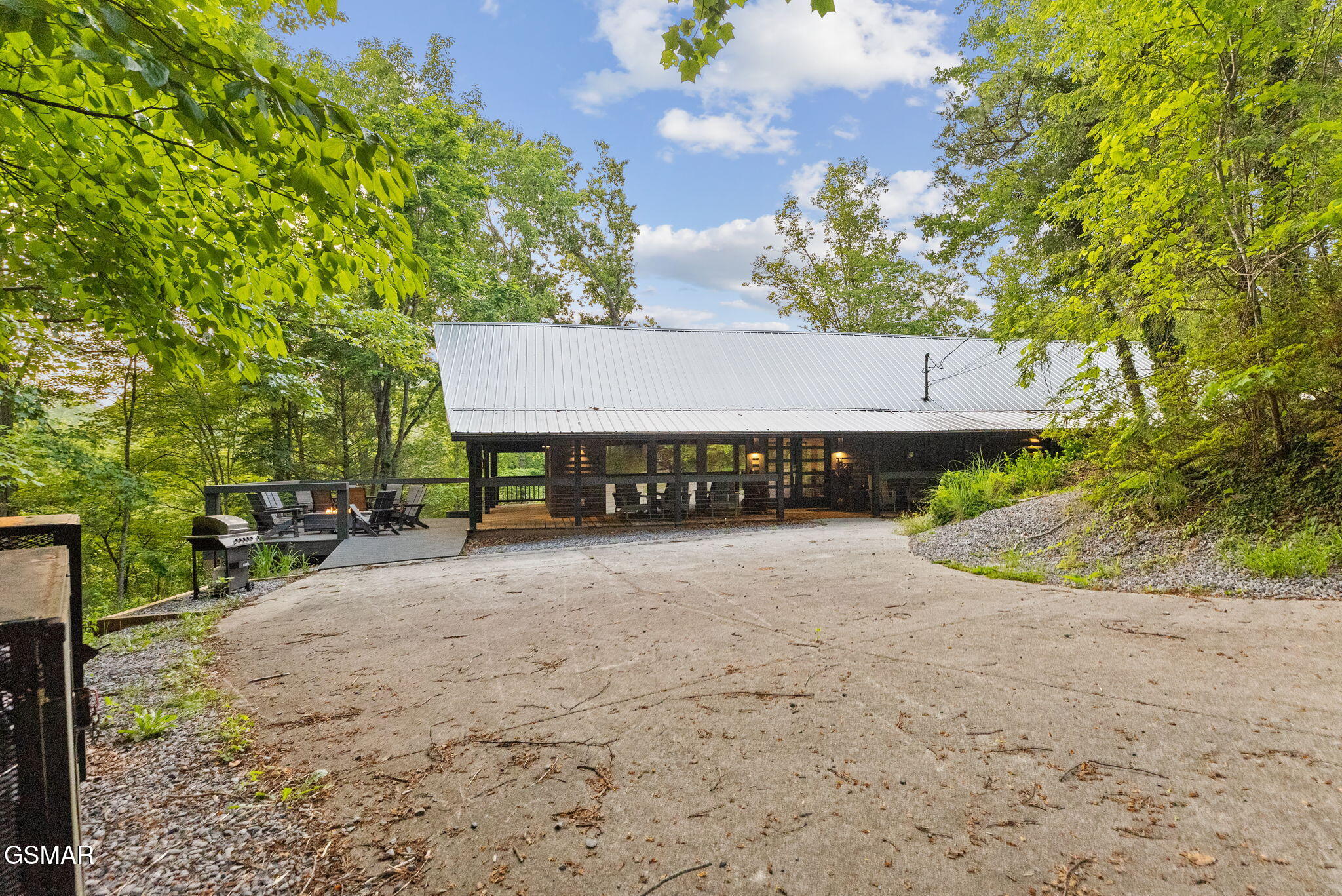 1421 Silver Poplar Lane Sevierville TN 37876