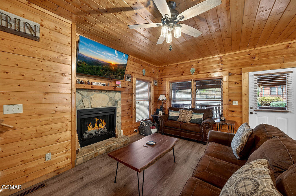 645 Chickasaw Gap Way Pigeon Forge TN 37863