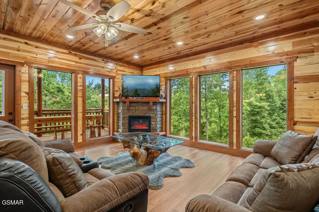 2864 Owens Rdg Way Sevierville TN 37876