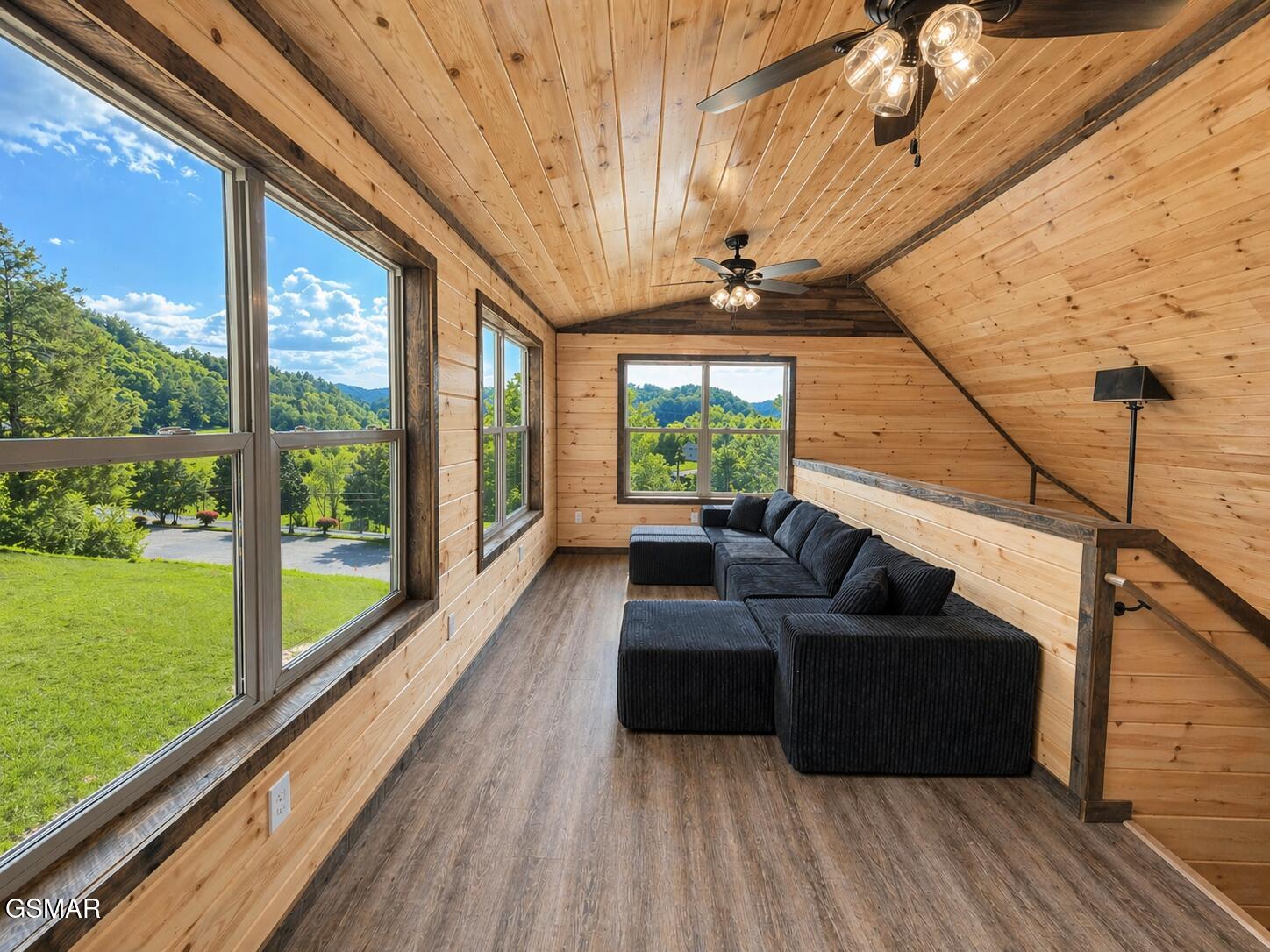 1632 Mountain Lodge Way Pigeon Forge TN 37862