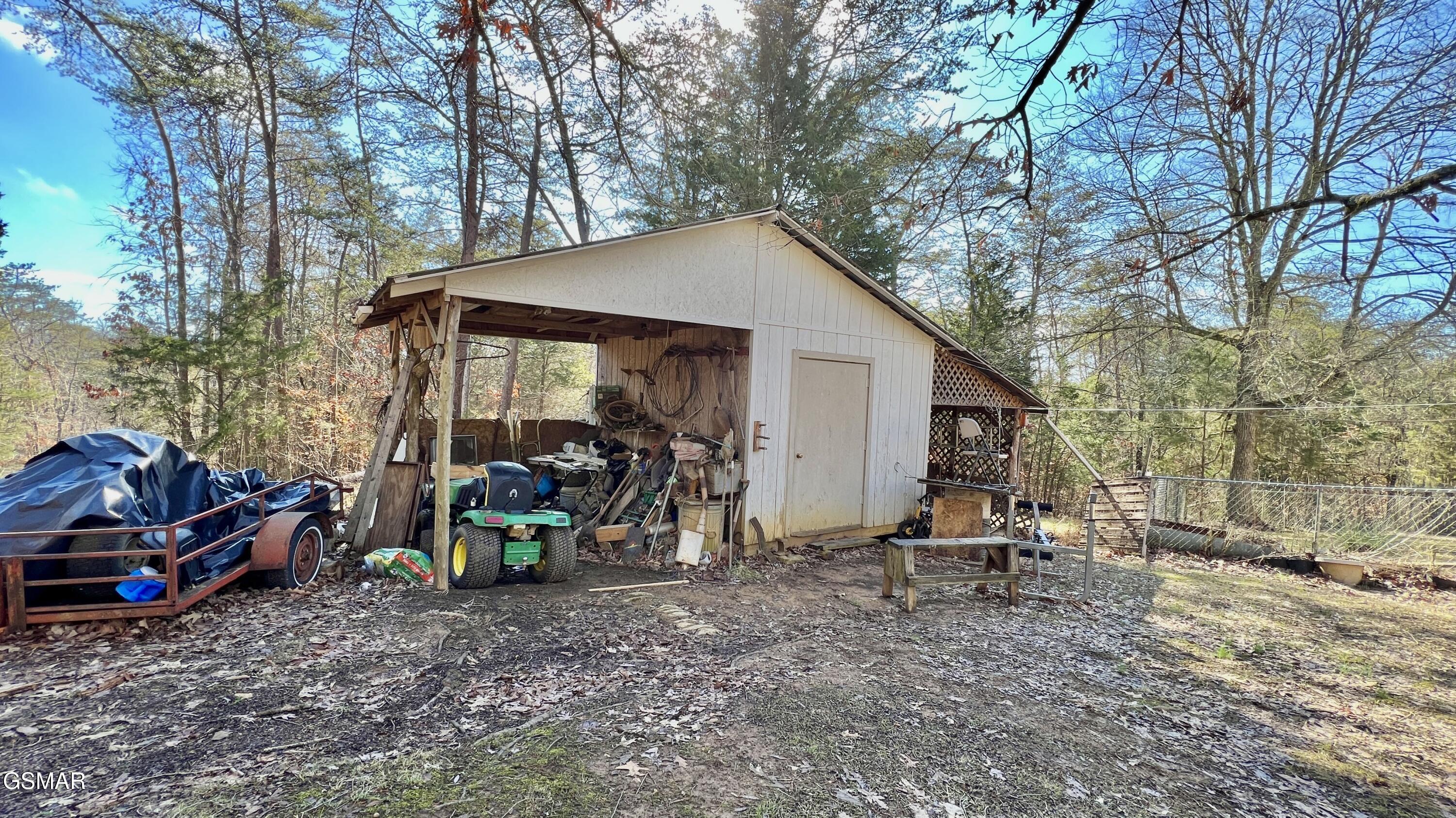 1803 Elkins Road Kodak TN 37764