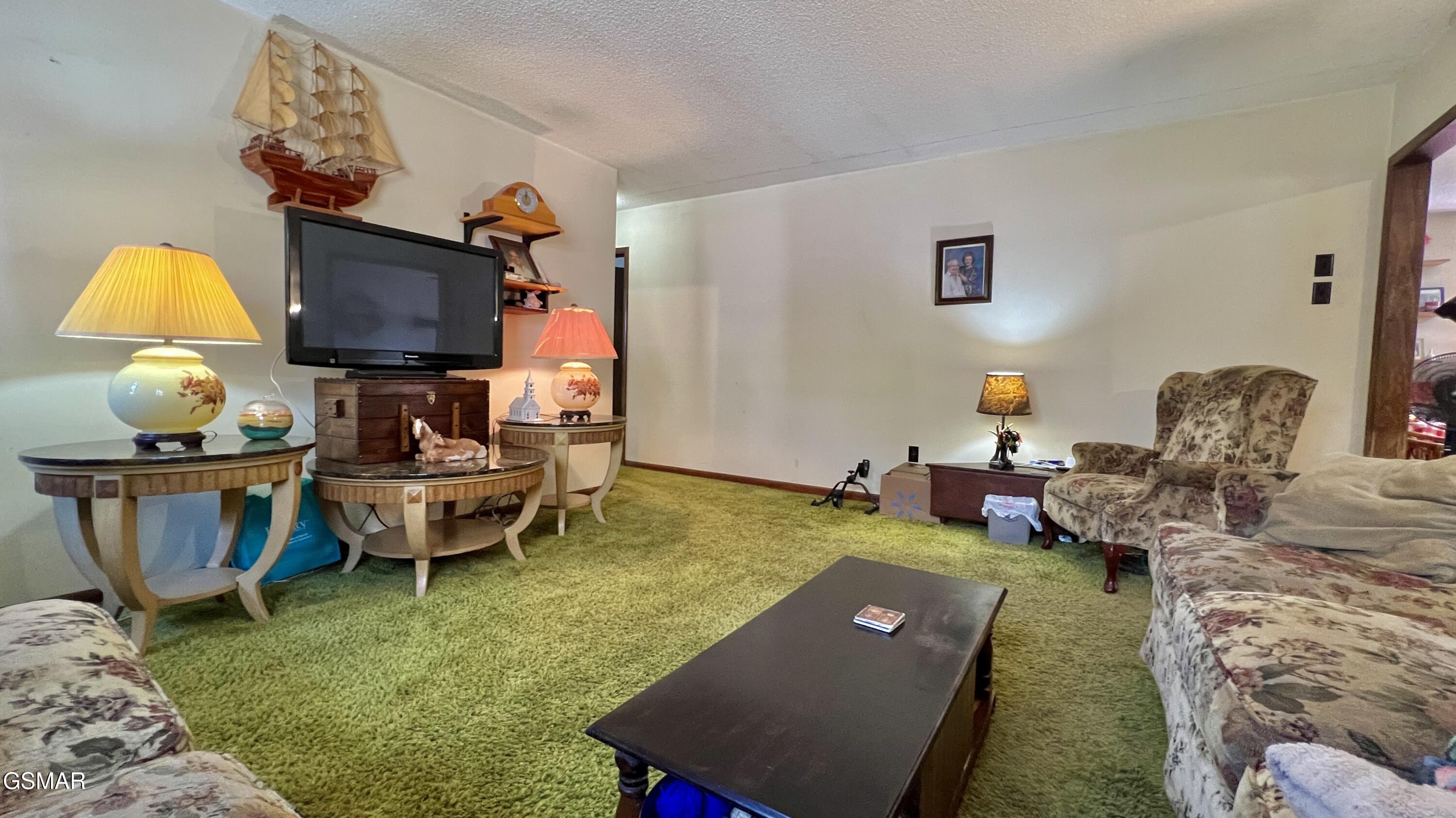 1803 Elkins Road Kodak TN 37764