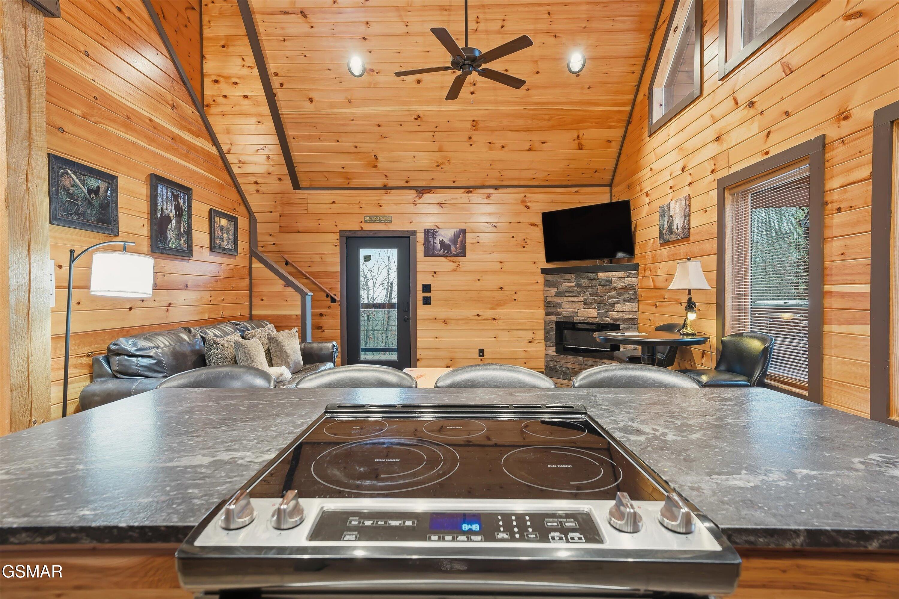 1104 Laddie Buck Lane Gatlinburg TN 37738