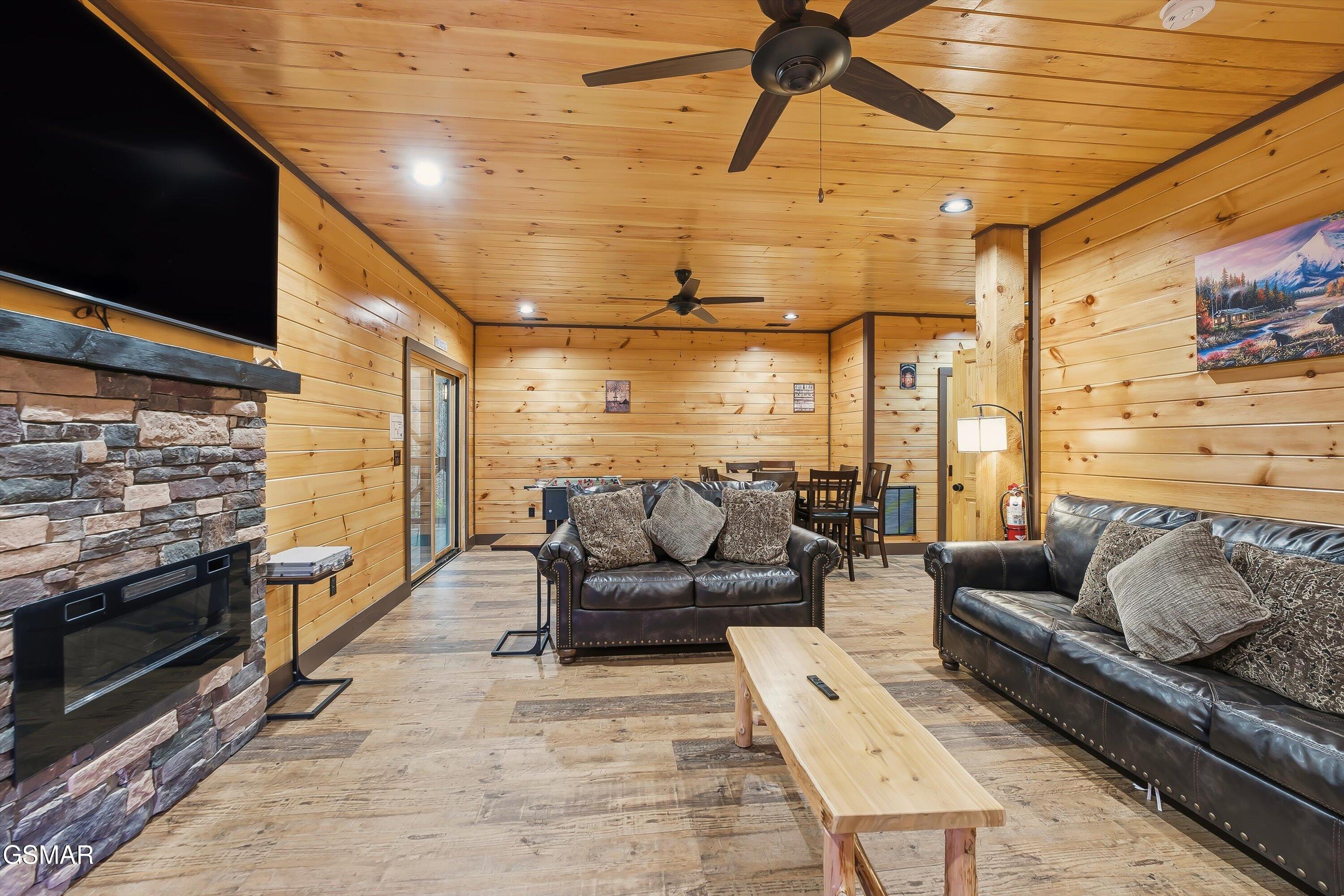 1104 Laddie Buck Lane Gatlinburg TN 37738