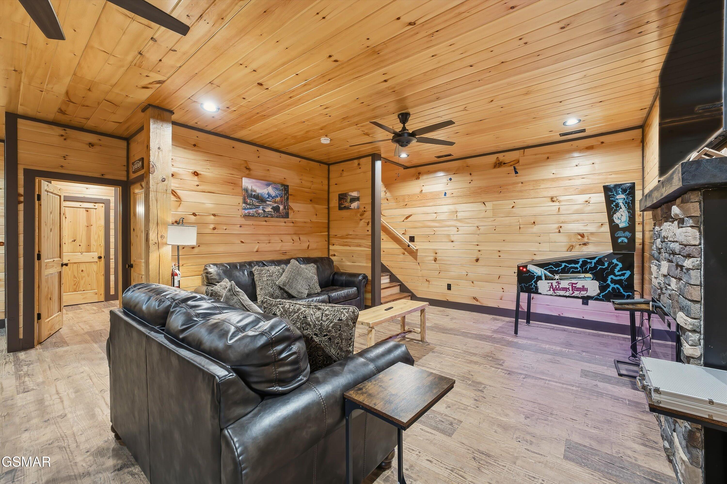 1104 Laddie Buck Lane Gatlinburg TN 37738