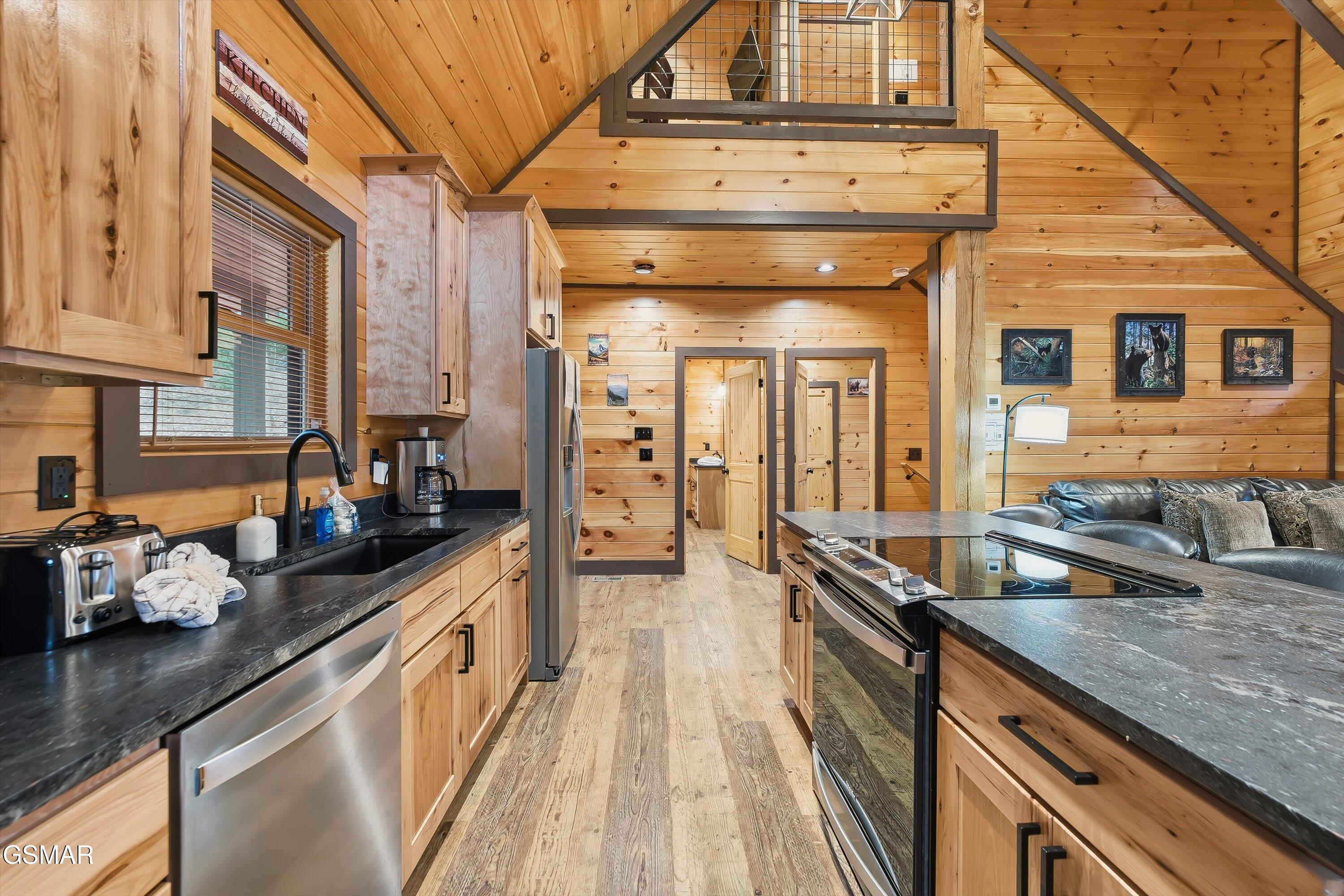 1104 Laddie Buck Lane Gatlinburg TN 37738