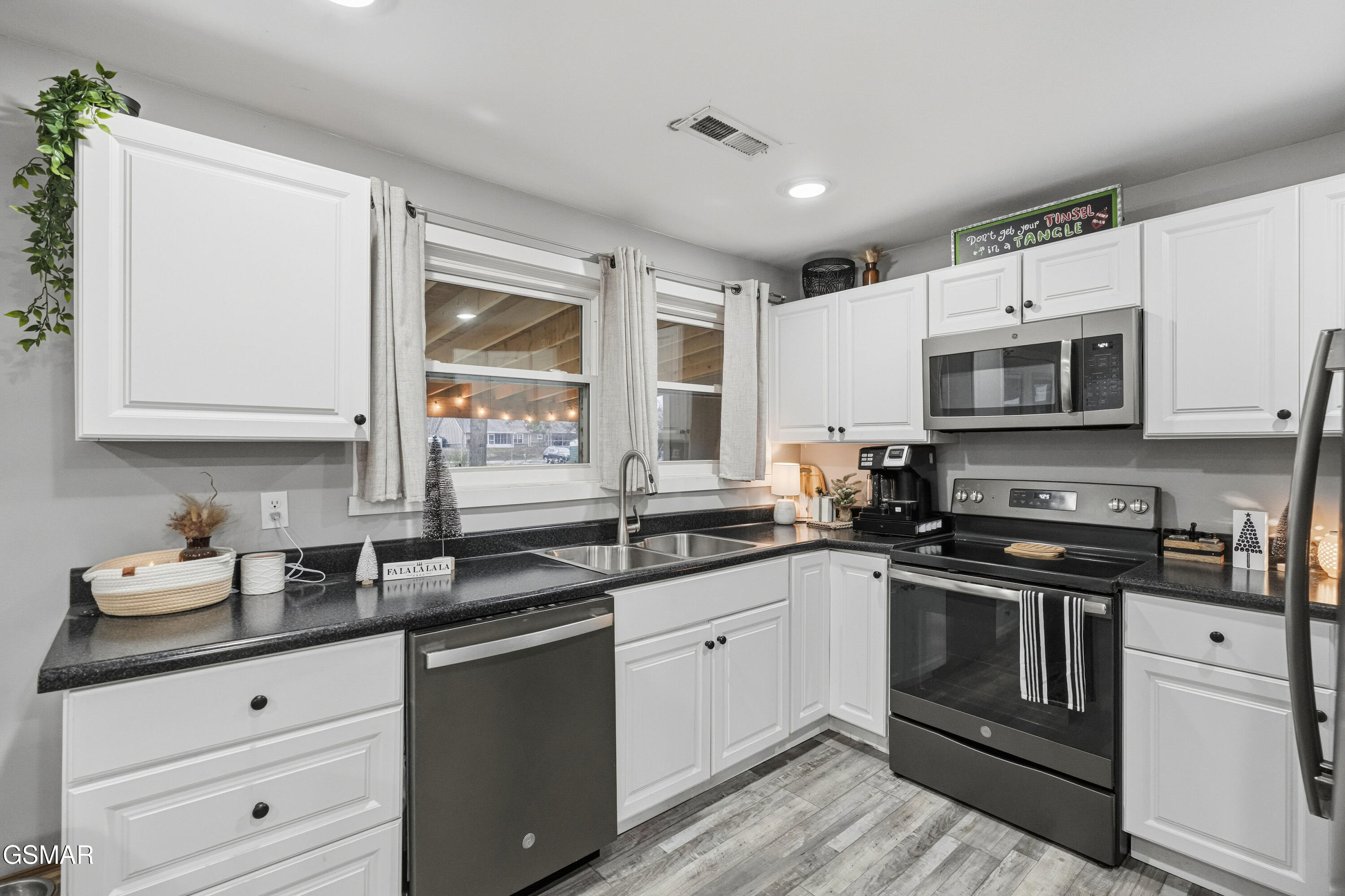 335 Fenway Drive Pigeon Forge TN 37863