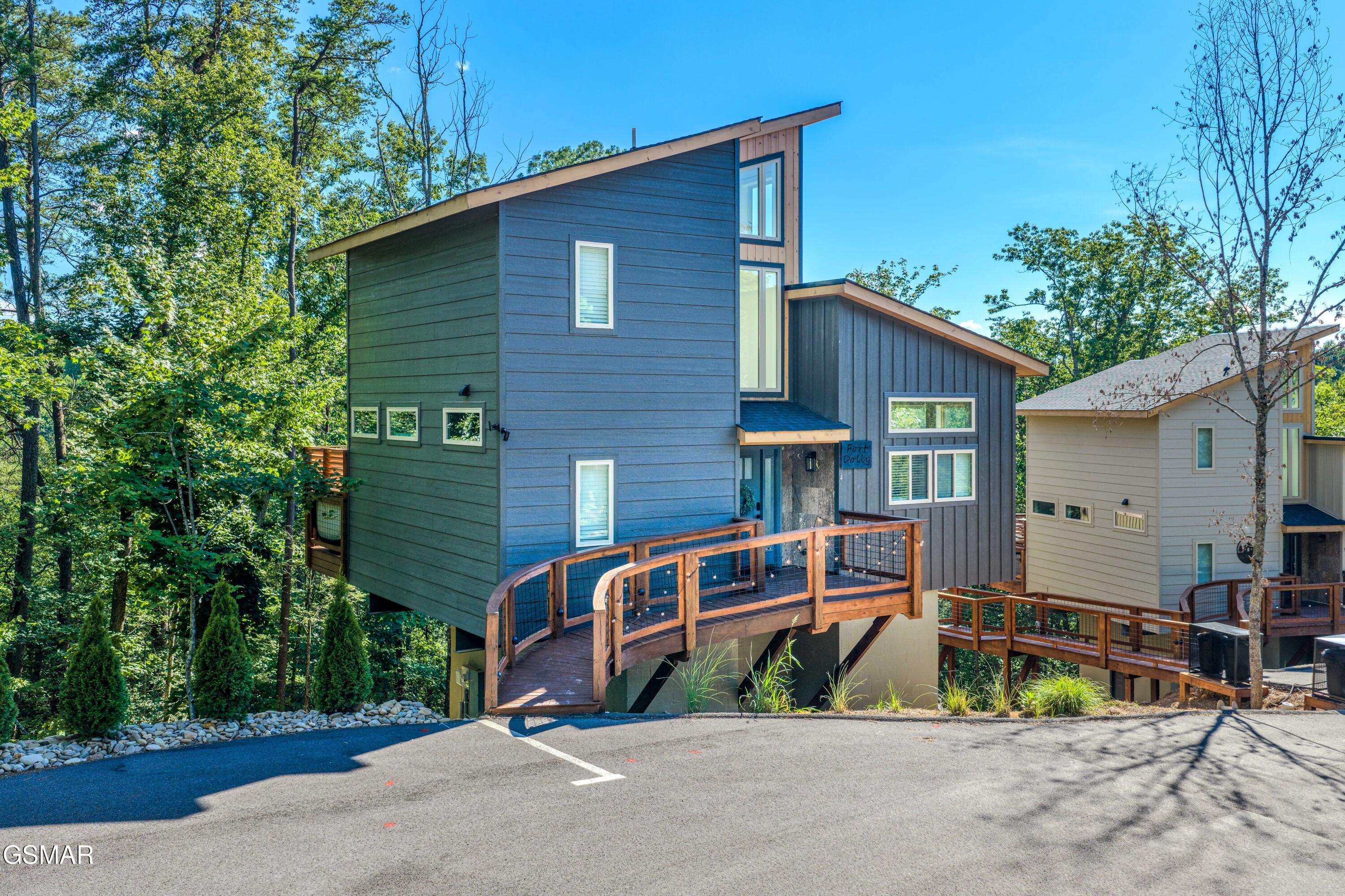2385 Forge Hideaway Loop Pigeon Forge TN 37863