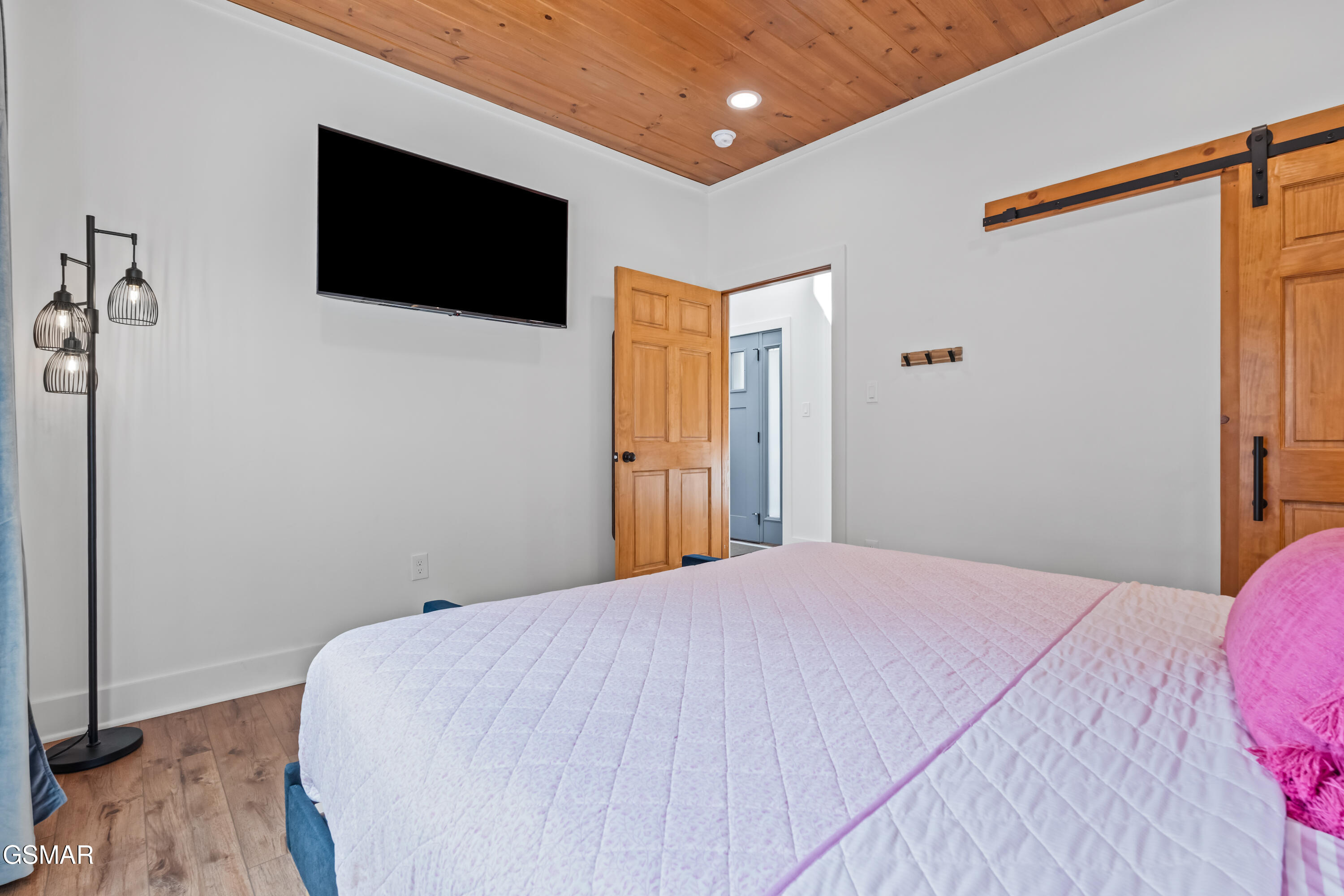 2385 Forge Hideaway Loop Pigeon Forge TN 37863