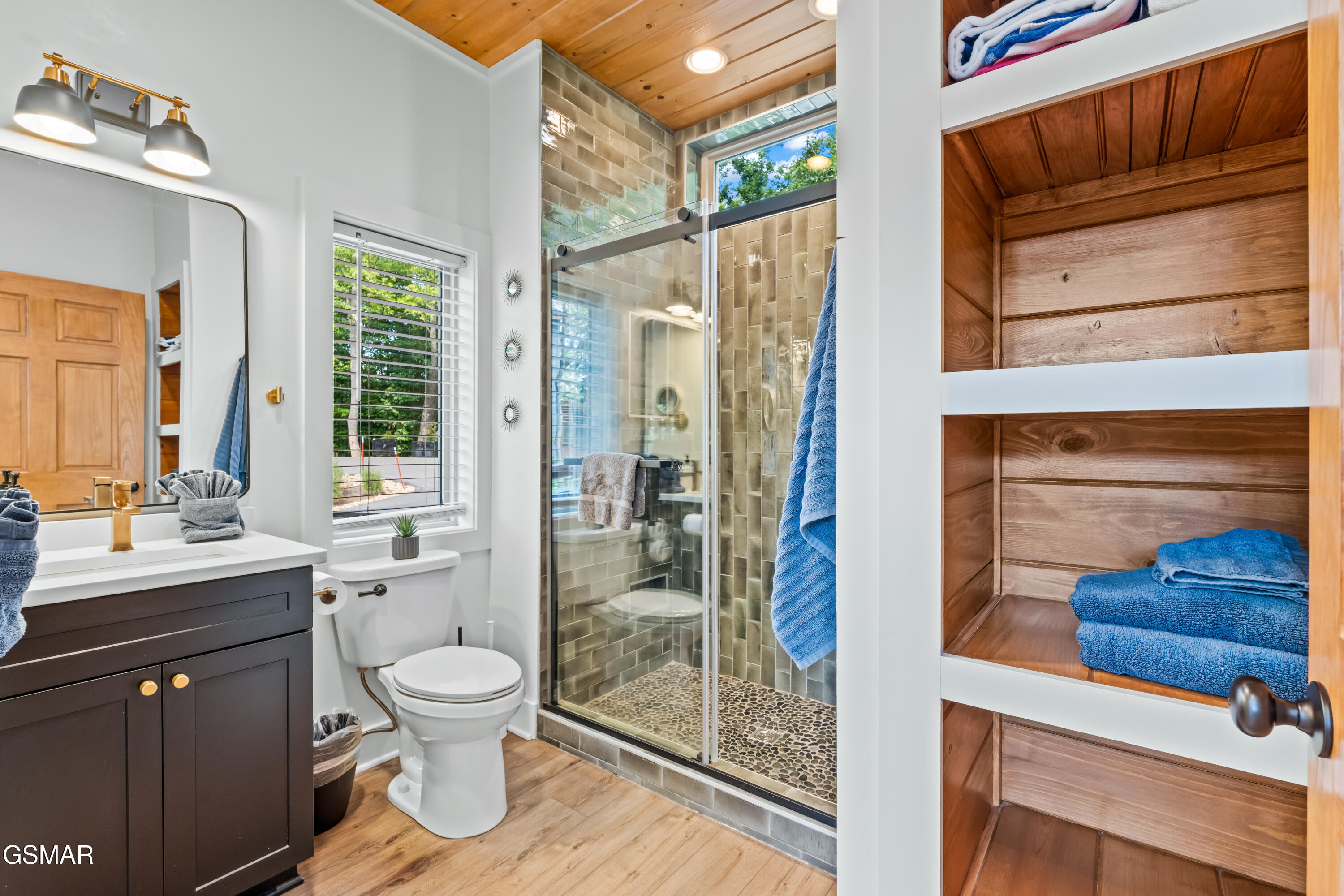 2385 Forge Hideaway Loop Pigeon Forge TN 37863