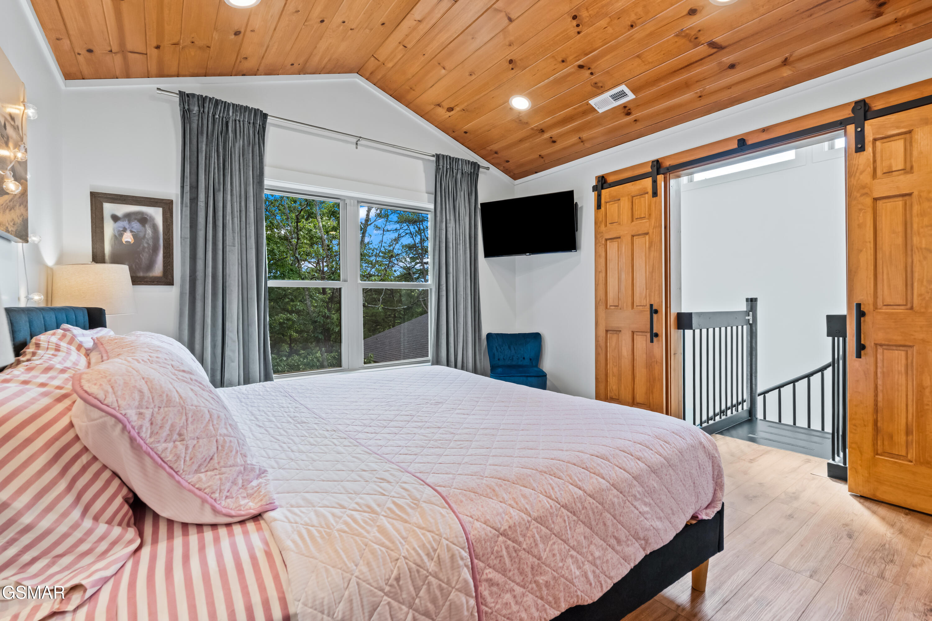 2385 Forge Hideaway Loop Pigeon Forge TN 37863
