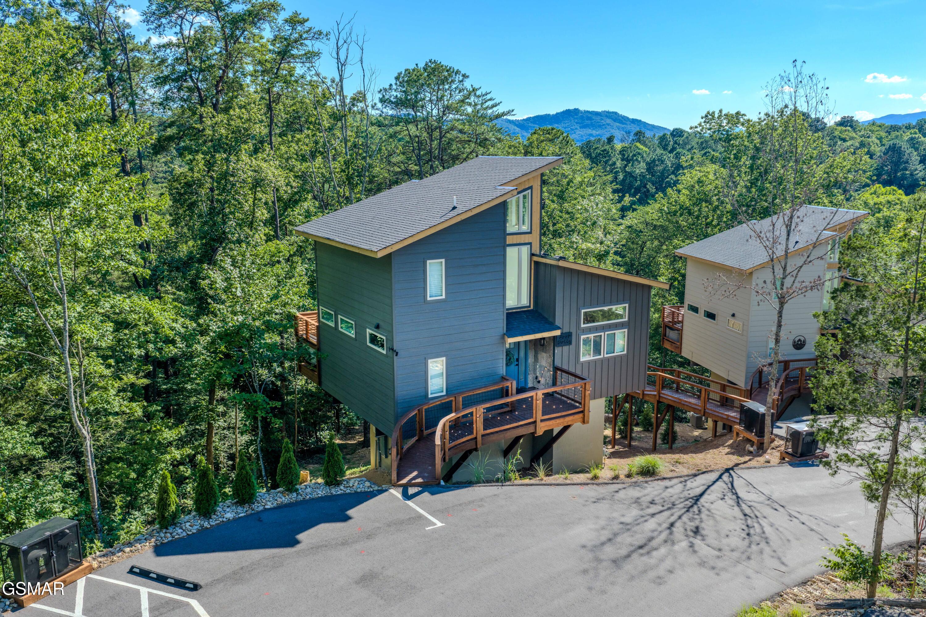 2385 Forge Hideaway Loop Pigeon Forge TN 37863