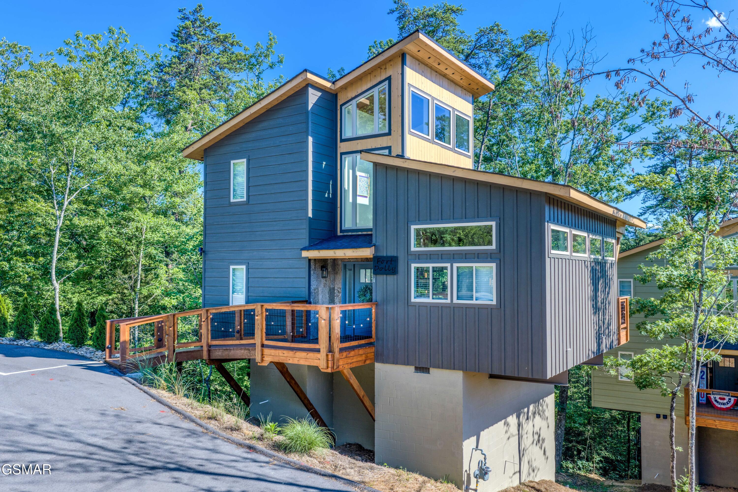 2385 Forge Hideaway Loop Pigeon Forge TN 37863