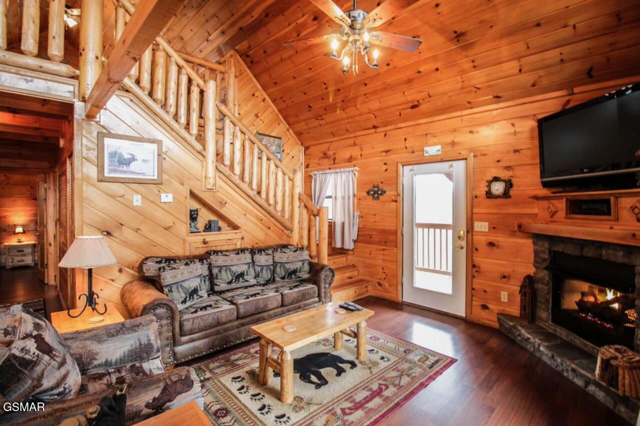 2062 Bird Ridge Road Sevierville TN 37876